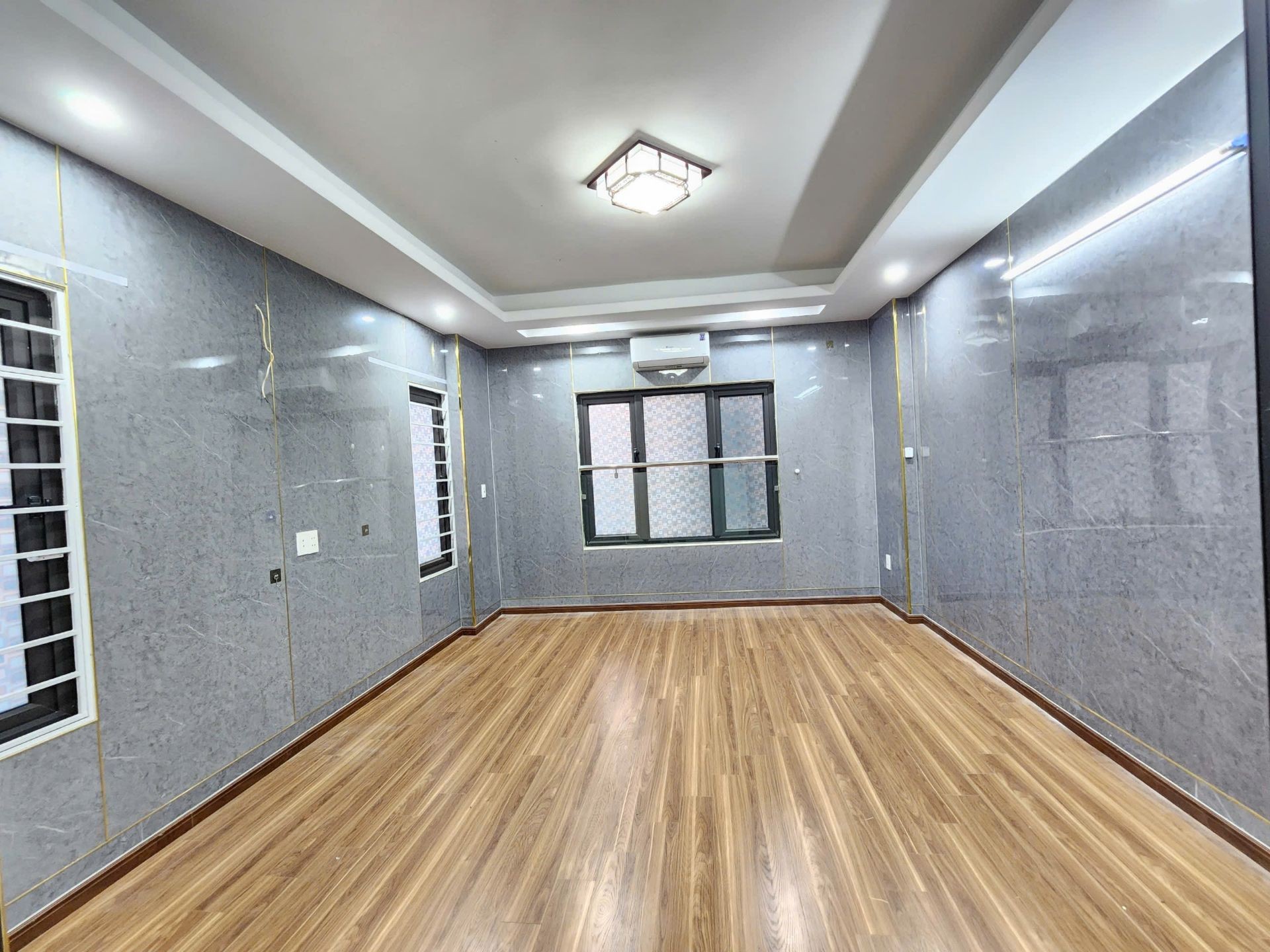 Bán nhà Khuyến Lương - diện tích 32m2 6 tầng - Ô TÔ ĐỖ CỬA - giá 7,9 tỷ