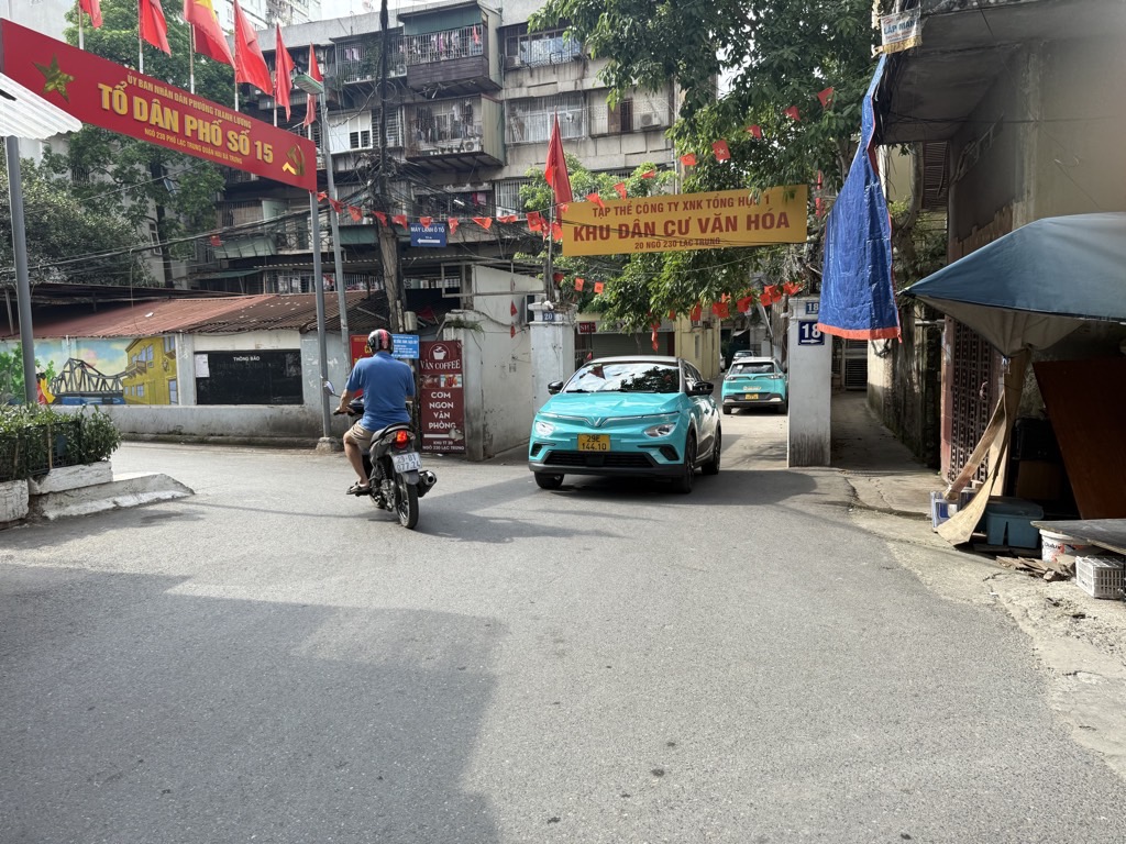 Bán nhà Lạc Trung - diện tích 44m2 6 tầng - Mặt ngõ to ô tô tránh - giá 15,9 tỷ