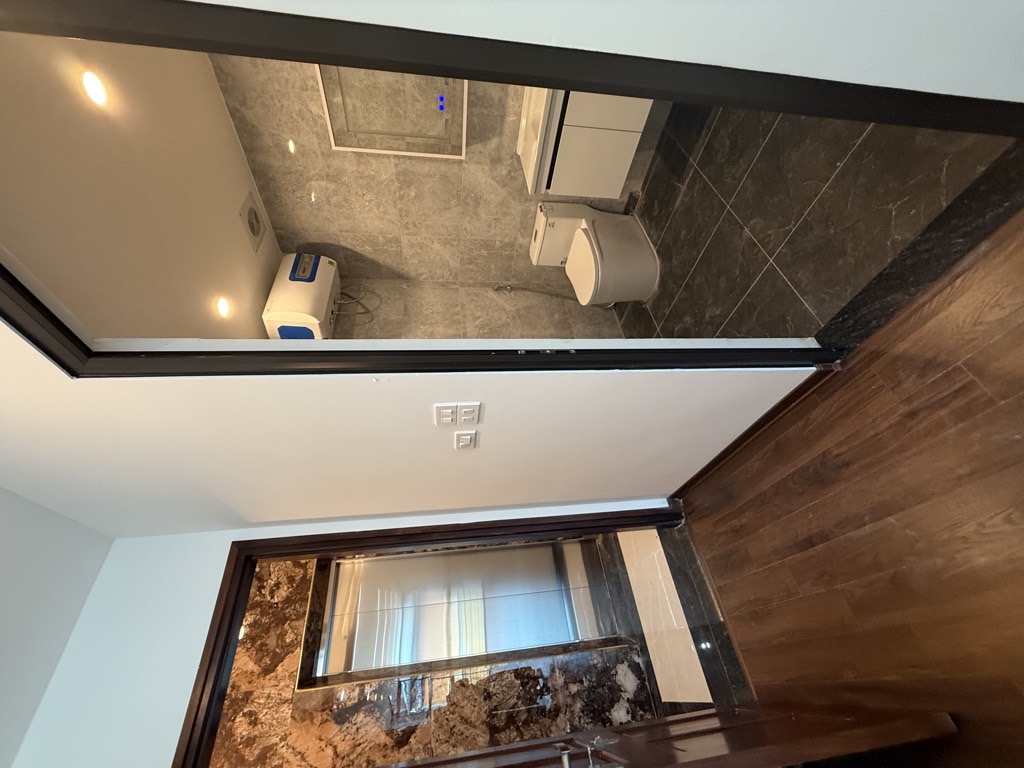 Bán nhà Lạc Trung - diện tích 44m2 6 tầng - Mặt ngõ to ô tô tránh - giá 15,9 tỷ