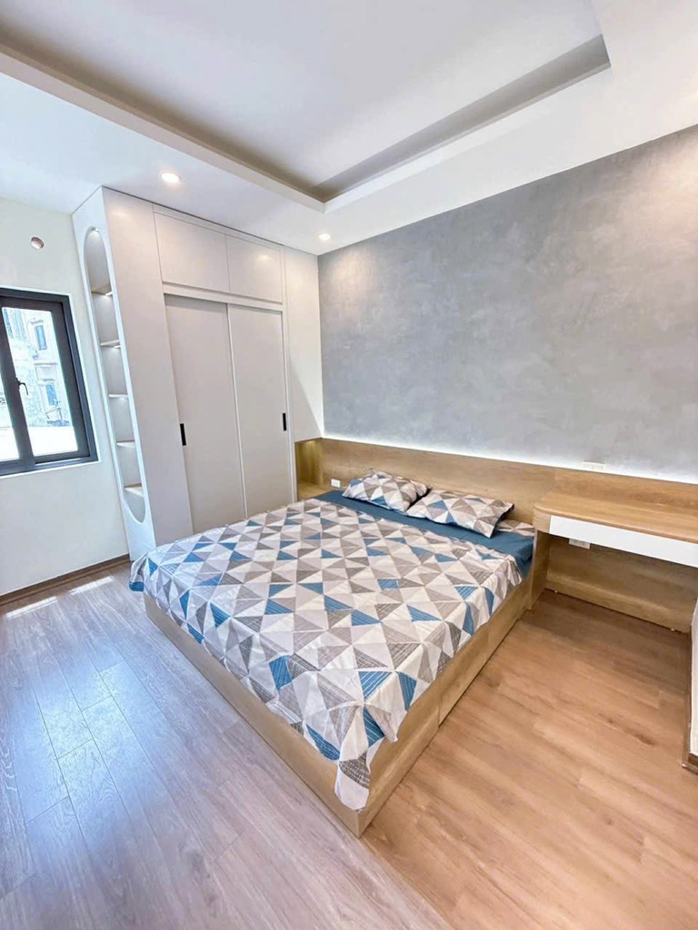Bán nhà Trương Định - diện tích 36m2 5 tầng - Ngõ nông 3 gác, cách ô tô tránh 20m - giá 6,9 tỷ