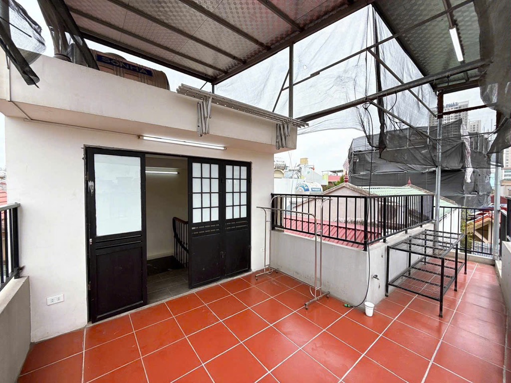 Bán nhà Trương Định - diện tích 36m2 5 tầng - Ngõ nông 3 gác, cách ô tô tránh 20m - giá 6,9 tỷ
