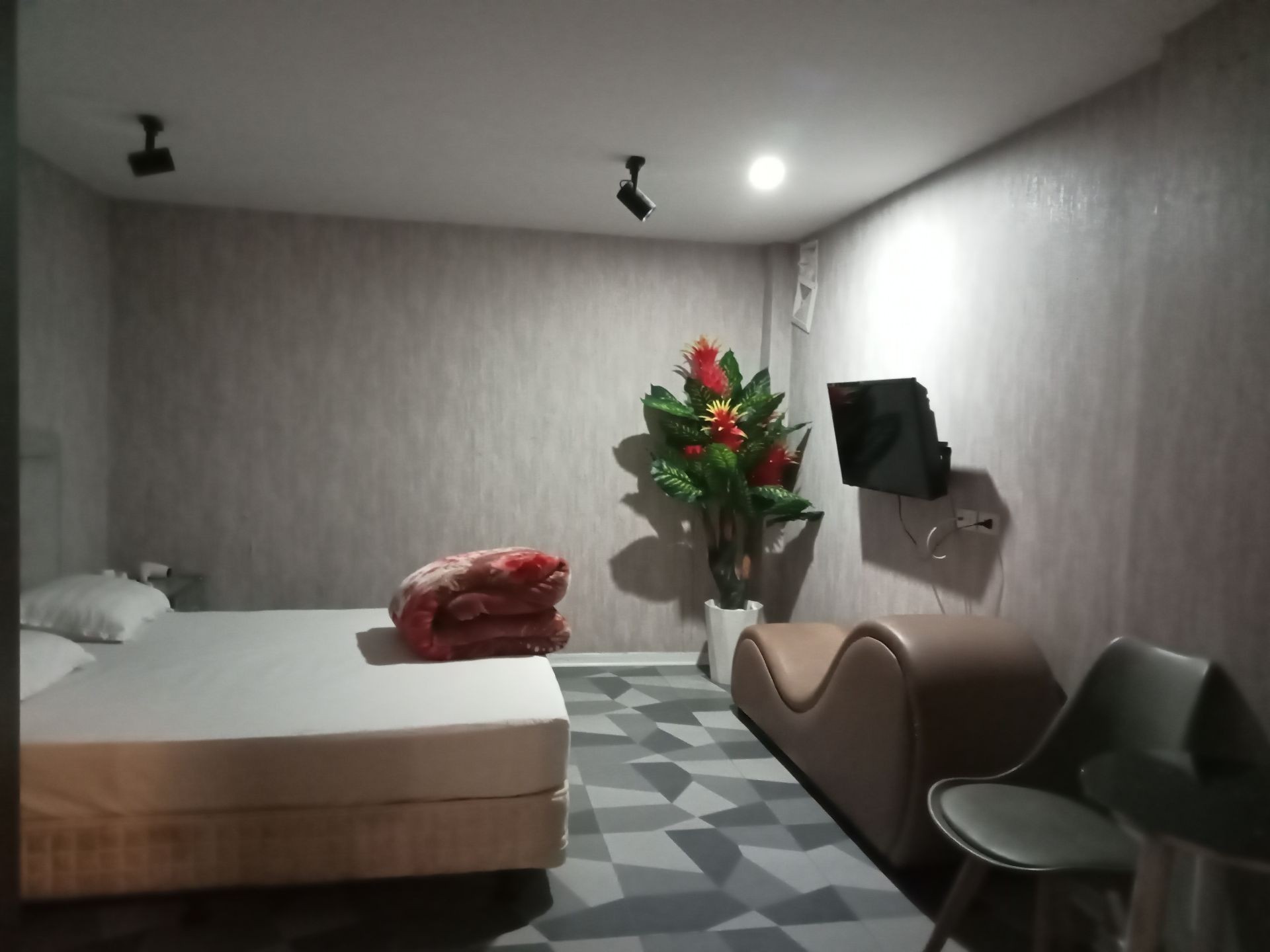 Bán nhà Nguyễn Chí Thanh - diện tích 99m2 7 tầng - Ô tô tránh - giá 67 tỷ