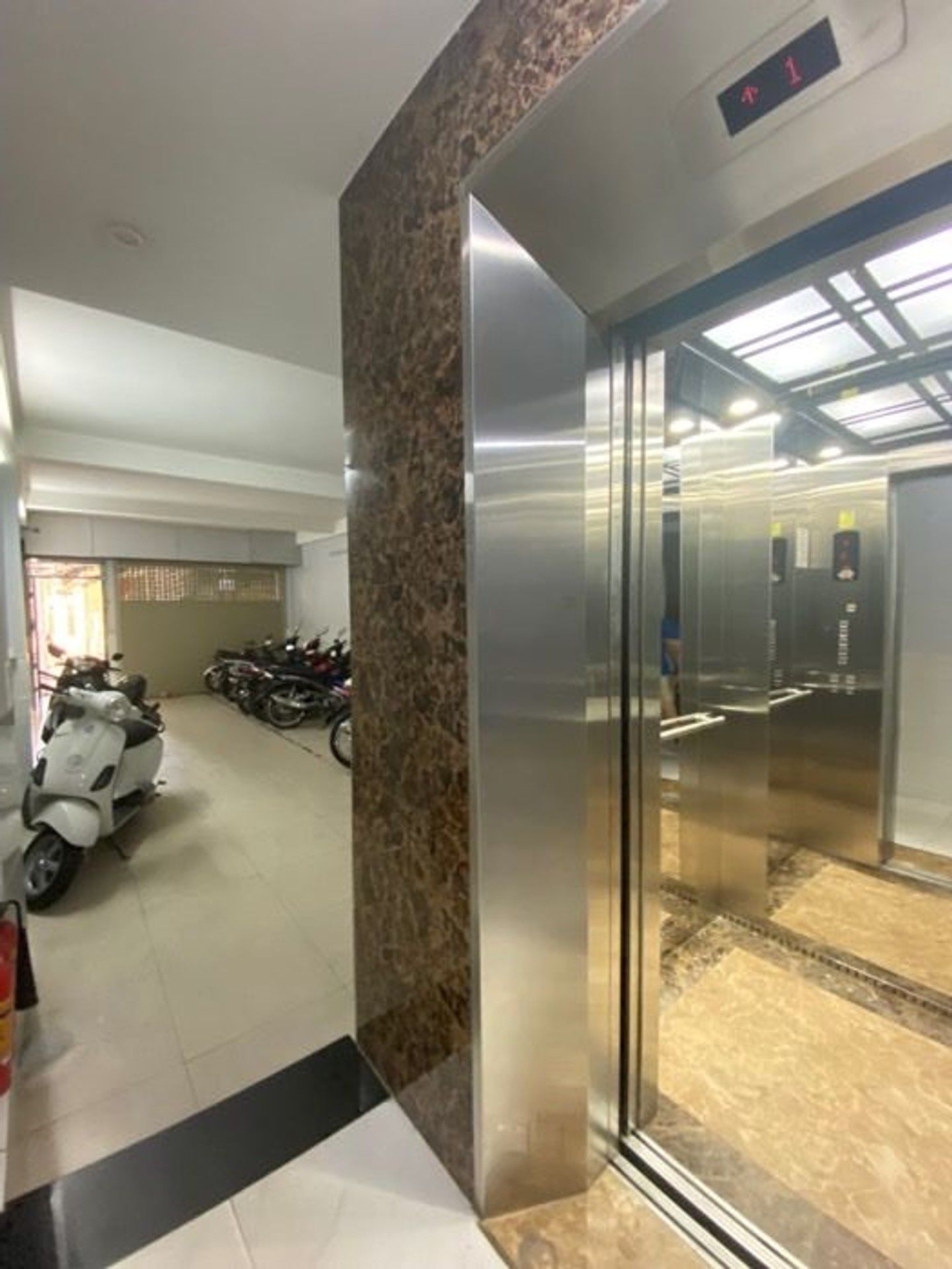 Bán nhà Dương Văn Bé - diện tích 112m2 6 tầng - Ô tô đỗ - giá 25 tỷ
