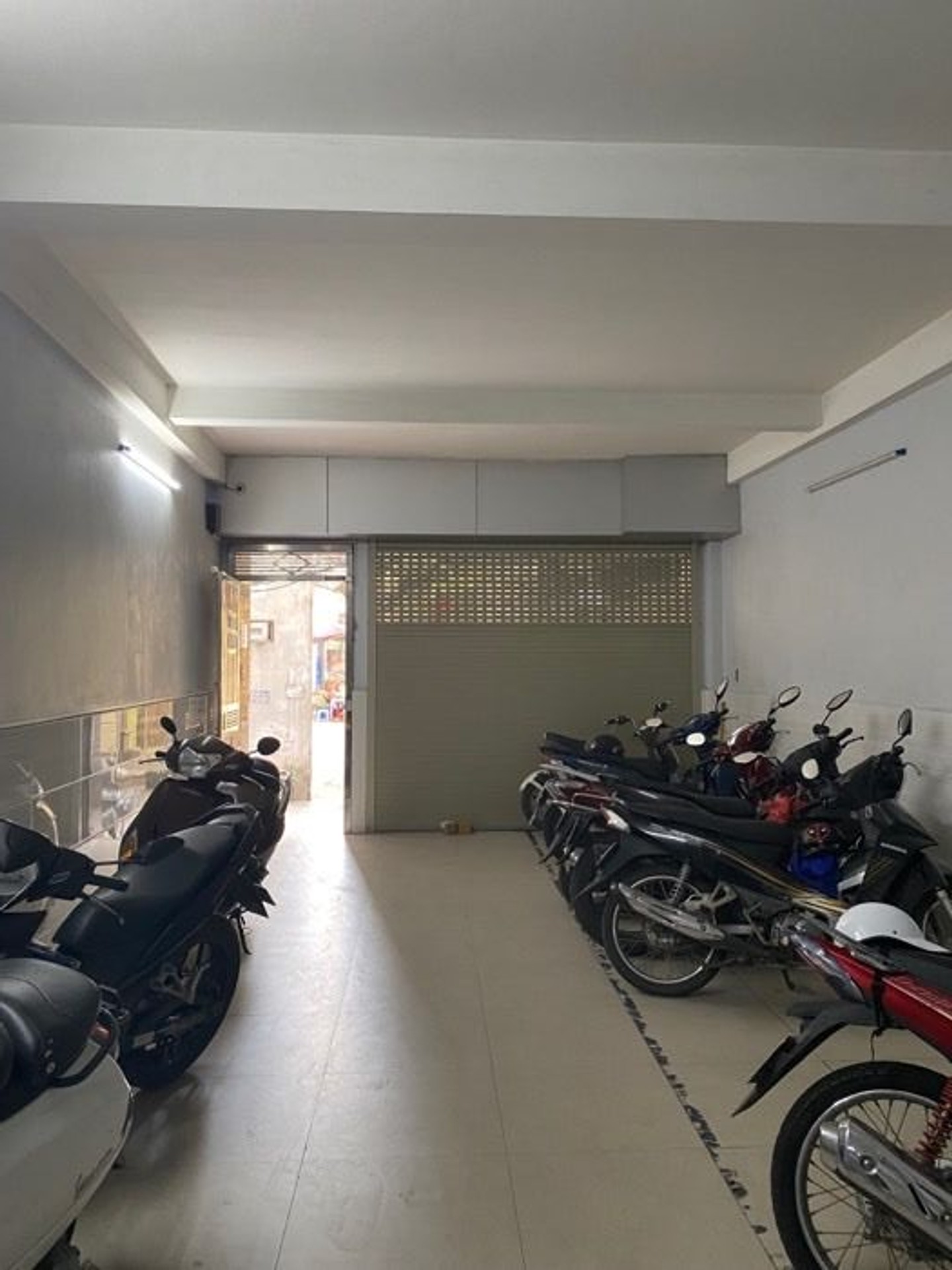 Bán nhà Dương Văn Bé - diện tích 112m2 6 tầng - Ô tô đỗ - giá 25 tỷ