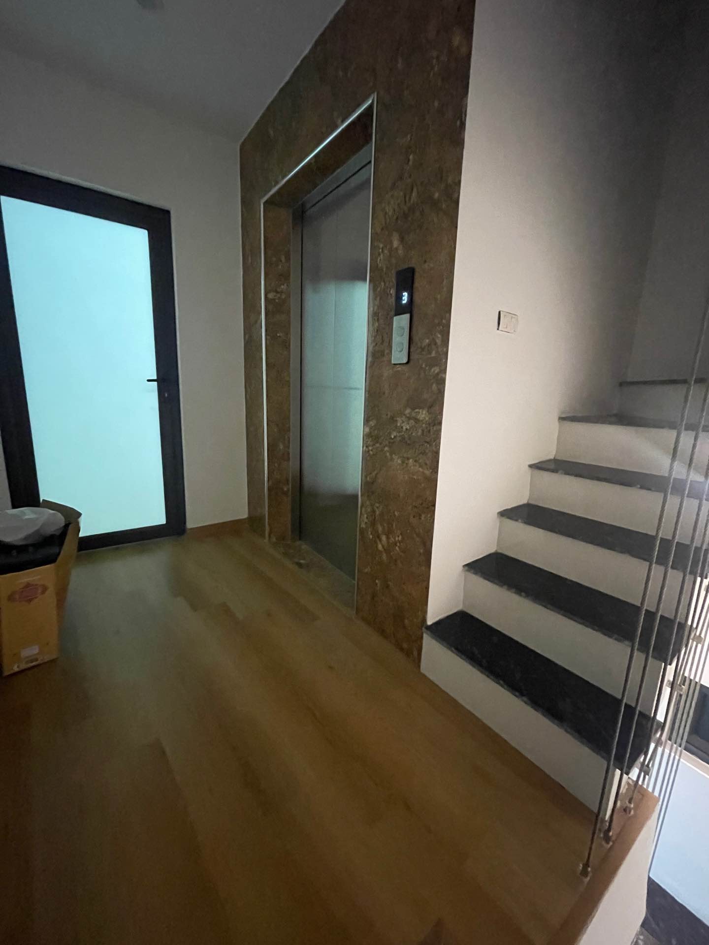 Bán nhà Định Công Hạ - diện tích 38m2 6 tầng - Thang máy - giá 8,3 tỷ