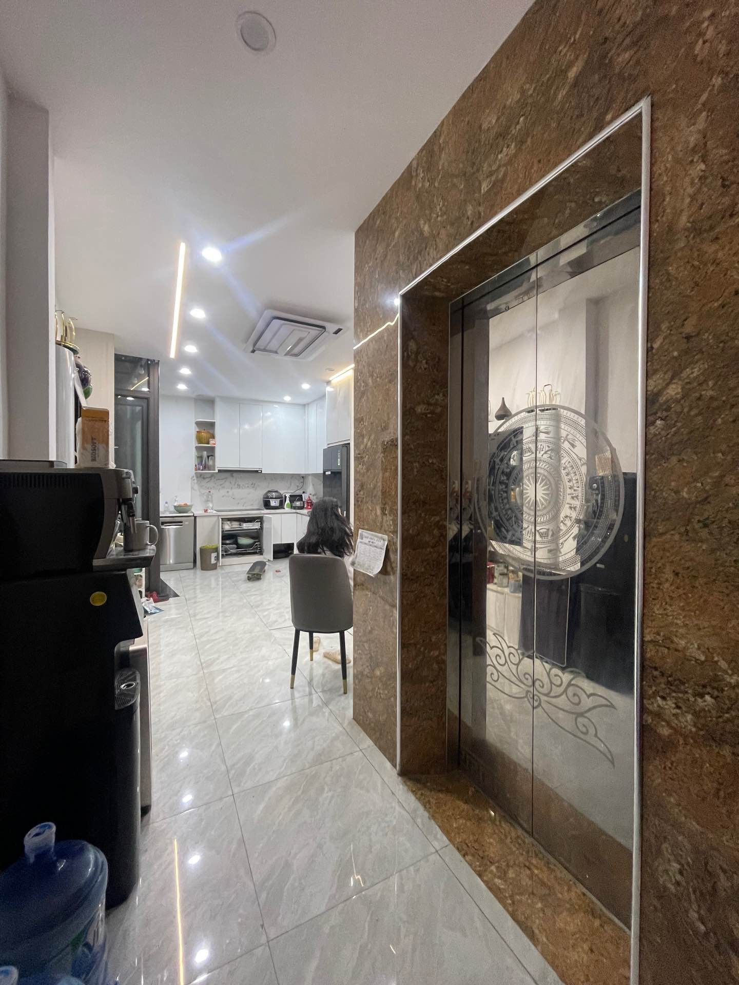 Bán nhà Định Công Hạ - diện tích 38m2 6 tầng - Thang máy - giá 8,3 tỷ