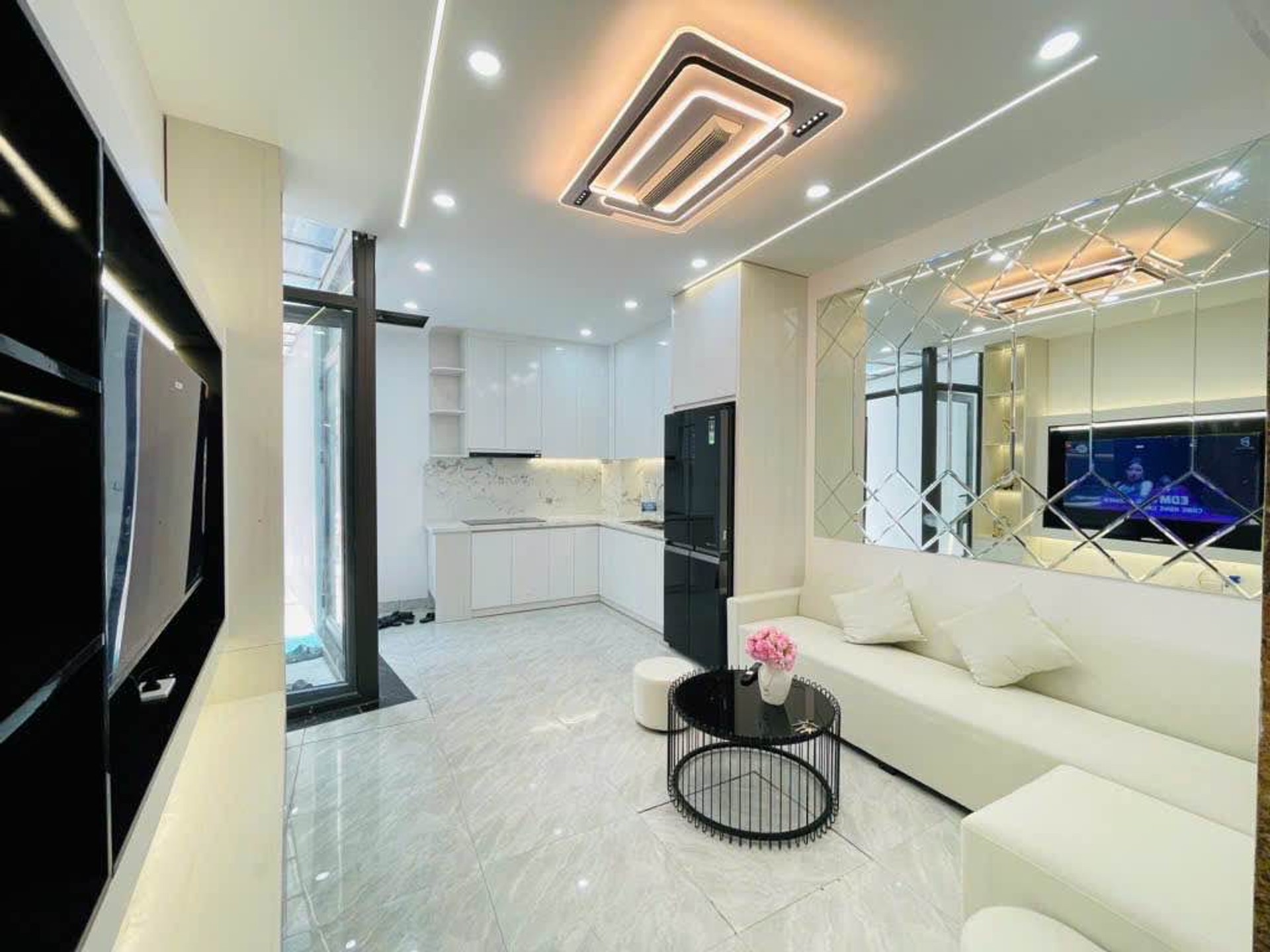 Bán nhà Định Công Hạ - diện tích 38m2 6 tầng - Thang máy - giá 8,3 tỷ