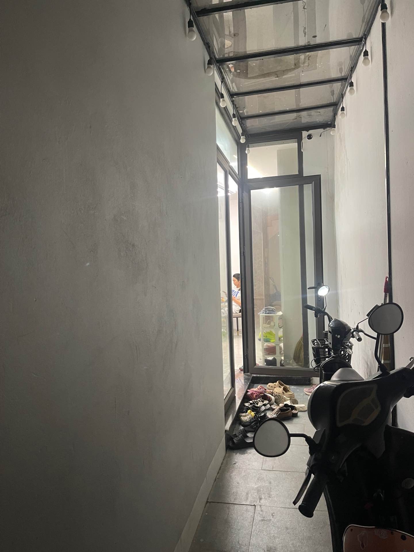 Bán nhà Định Công Hạ - diện tích 38m2 6 tầng - Thang máy - giá 8,3 tỷ