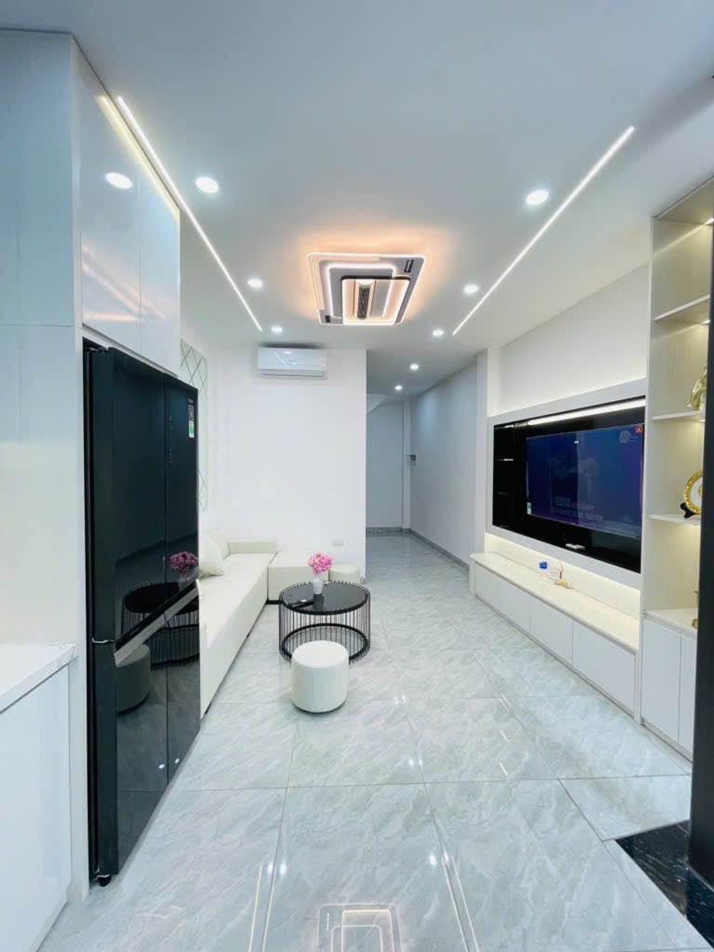 Bán nhà Định Công Hạ - diện tích 38m2 6 tầng - Thang máy - giá 8,3 tỷ