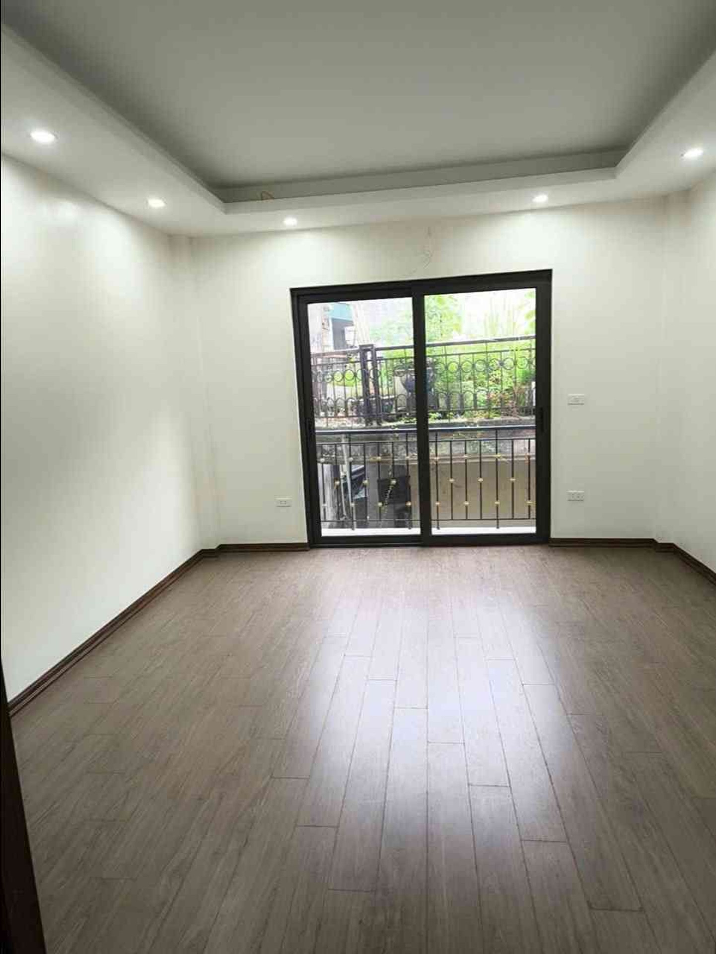 Bán nhà Nguyễn Văn Viên - diện tích 30m2 5 tầng - ô tô đỗ cửa - giá 8,3 tỷ