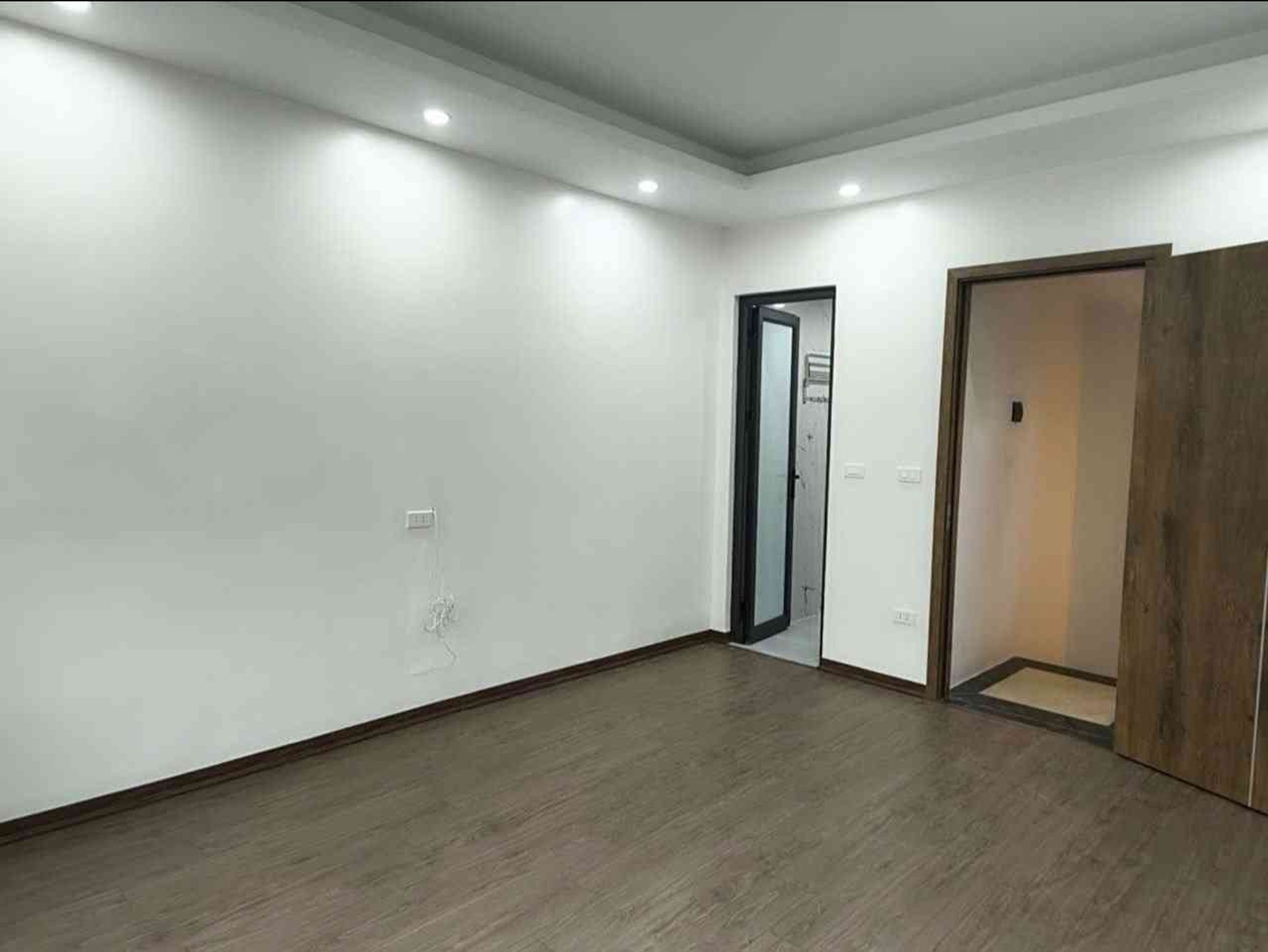 Bán nhà Nguyễn Văn Viên - diện tích 30m2 5 tầng - ô tô đỗ cửa - giá 8,3 tỷ