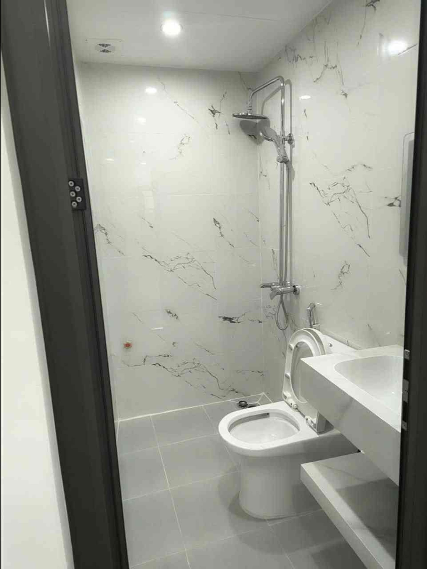 Bán nhà Nguyễn Văn Viên - diện tích 30m2 5 tầng - ô tô đỗ cửa - giá 8,3 tỷ