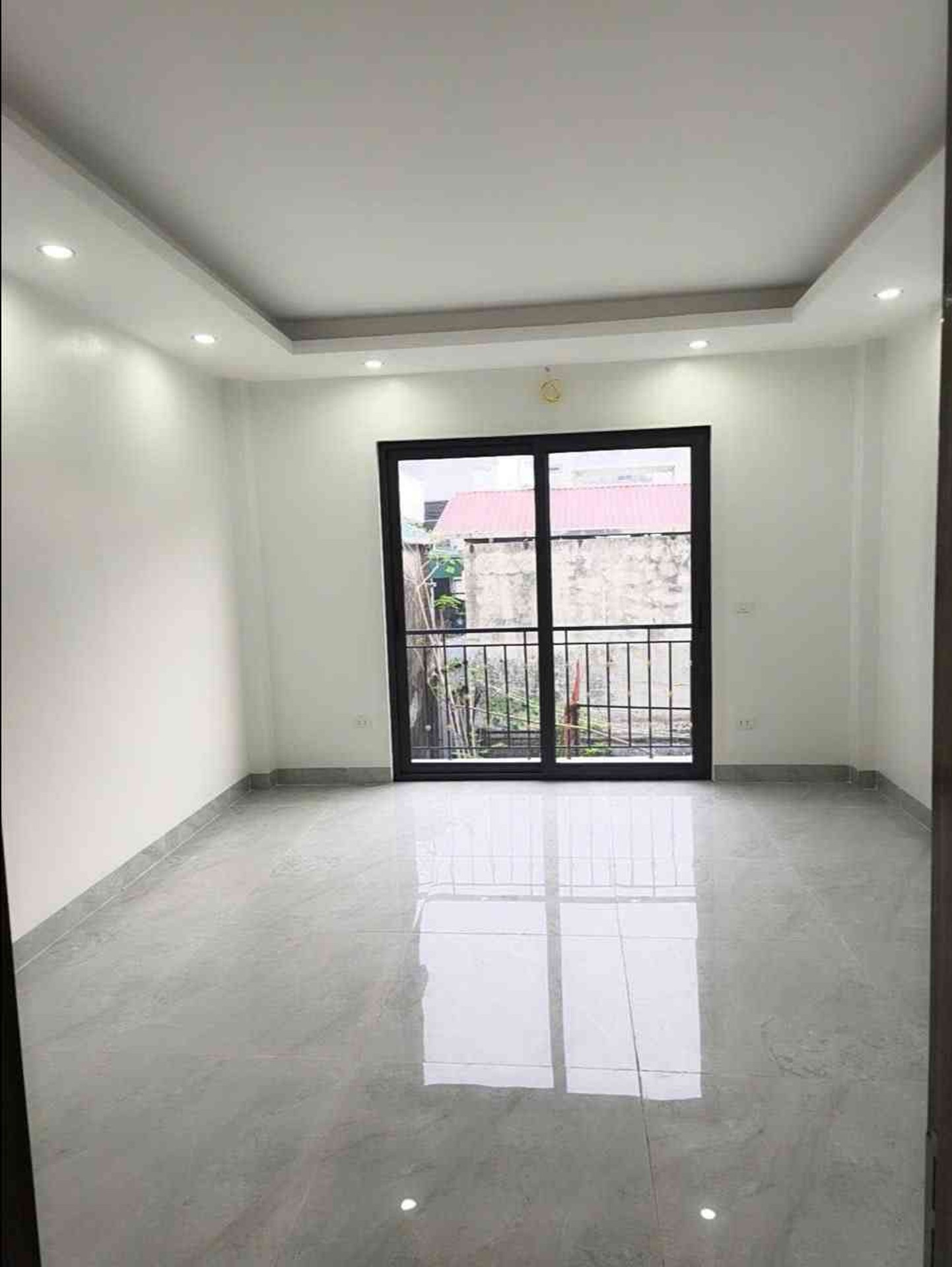 Bán nhà Nguyễn Văn Viên - diện tích 30m2 5 tầng - ô tô đỗ cửa - giá 8,3 tỷ