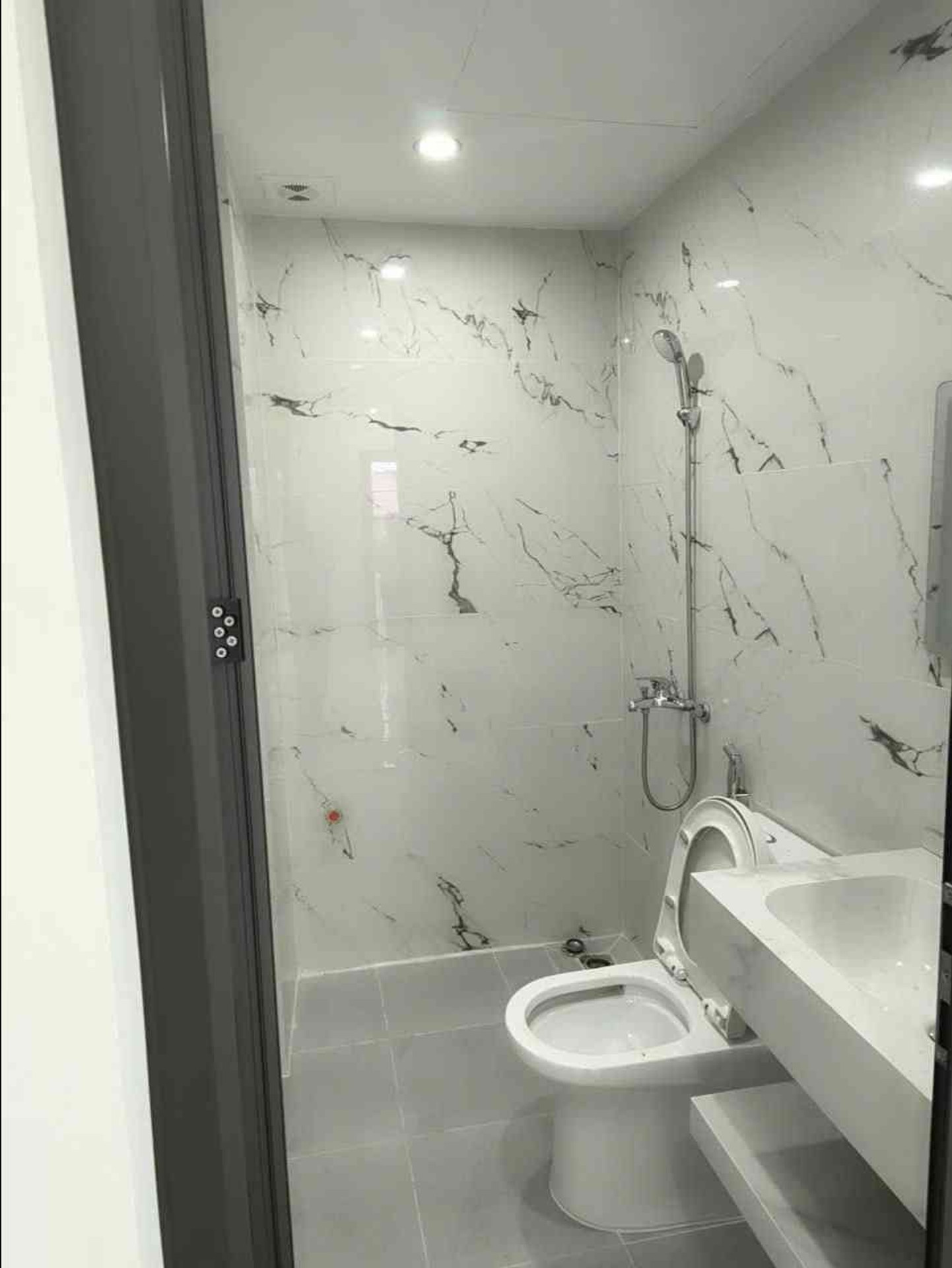Bán nhà Nguyễn Văn Viên - diện tích 30m2 5 tầng - ô tô đỗ cửa - giá 8,3 tỷ