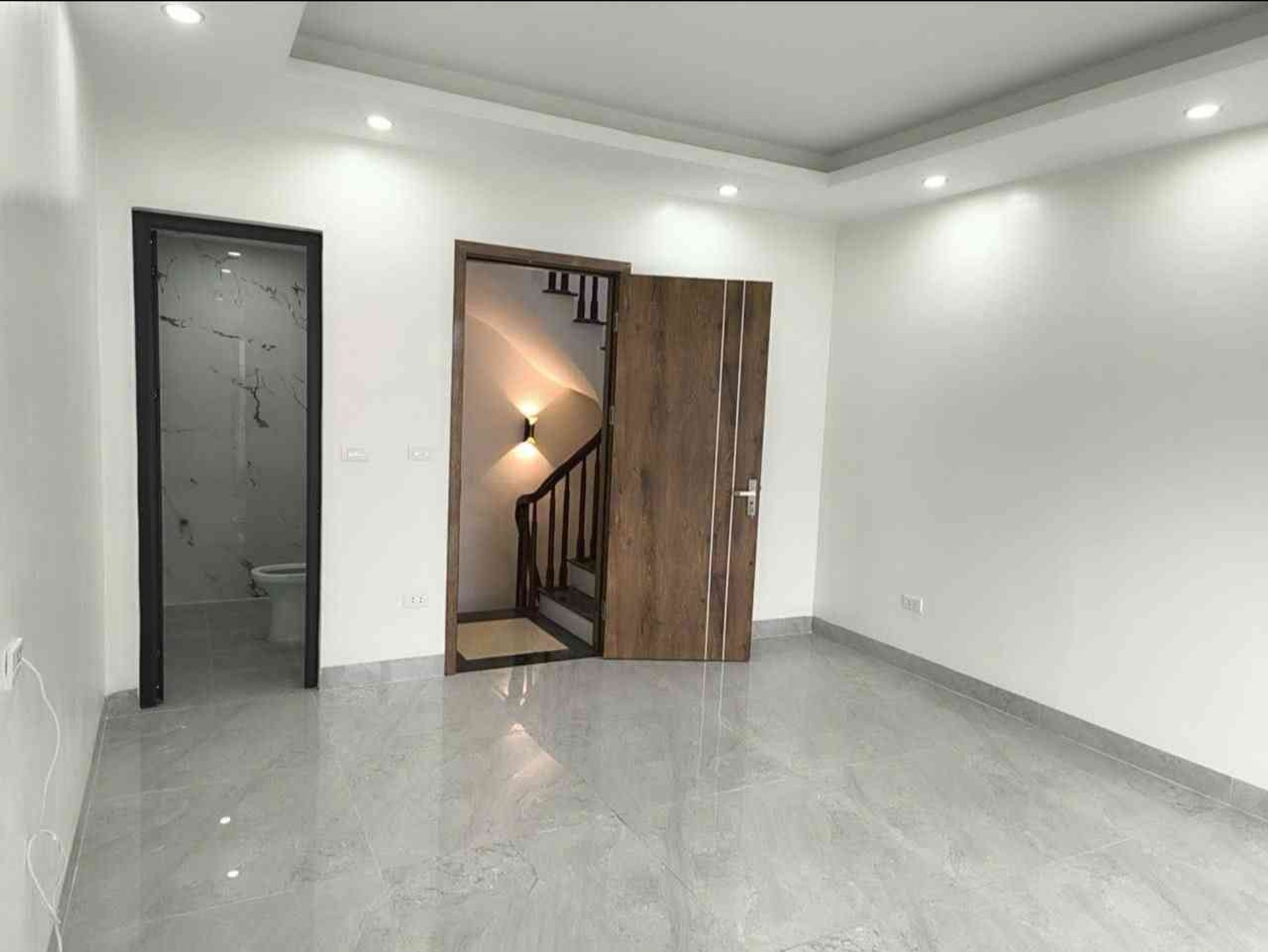 Bán nhà Nguyễn Văn Viên - diện tích 30m2 5 tầng - ô tô đỗ cửa - giá 8,3 tỷ