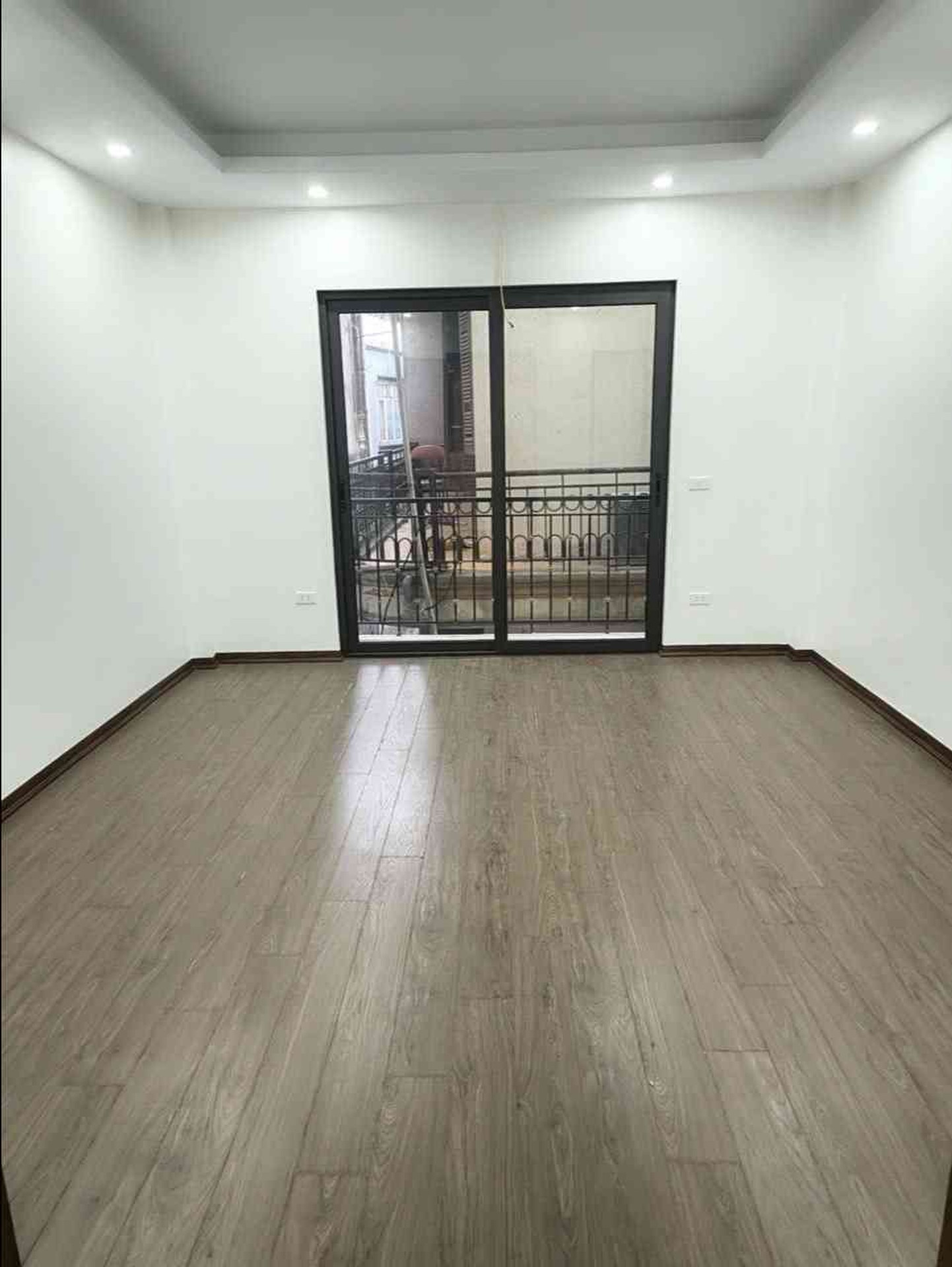Bán nhà Nguyễn Văn Viên - diện tích 30m2 5 tầng - ô tô đỗ cửa - giá 8,3 tỷ