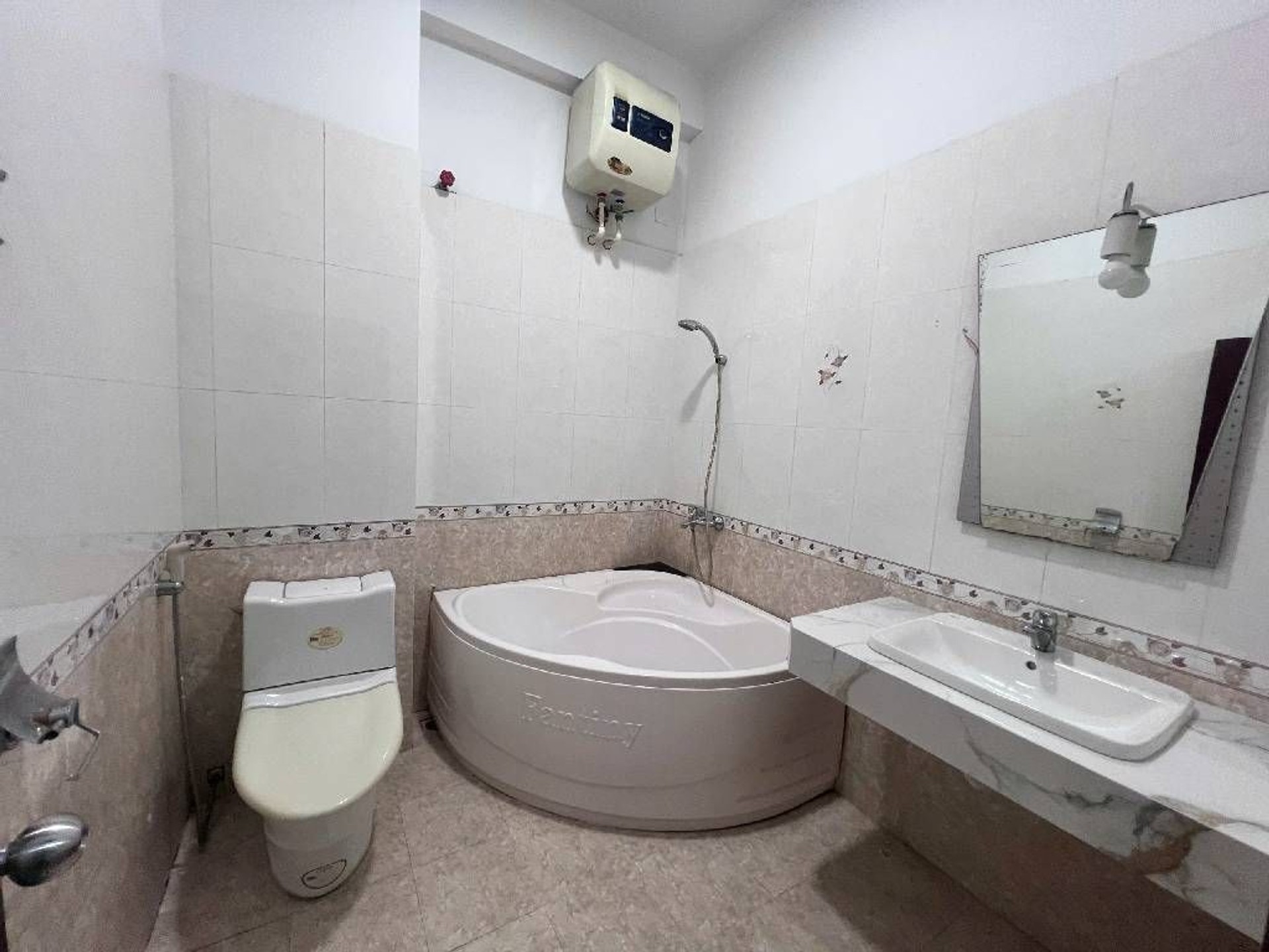 Bán nhà Nguyễn Ngọc Vũ - diện tích 57m2 5 tầng - Ô TÔ TRÁNH - giá 28,8 tỷ