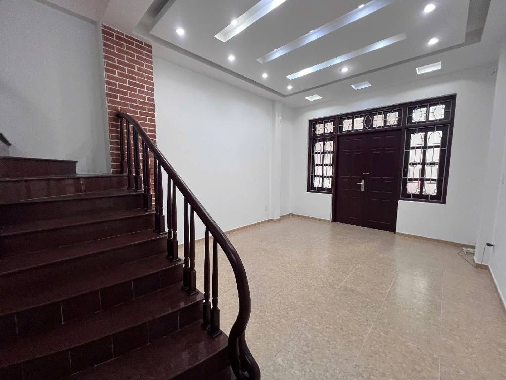 Bán nhà Nguyễn Ngọc Vũ - diện tích 57m2 5 tầng - Ô TÔ TRÁNH - giá 28,8 tỷ