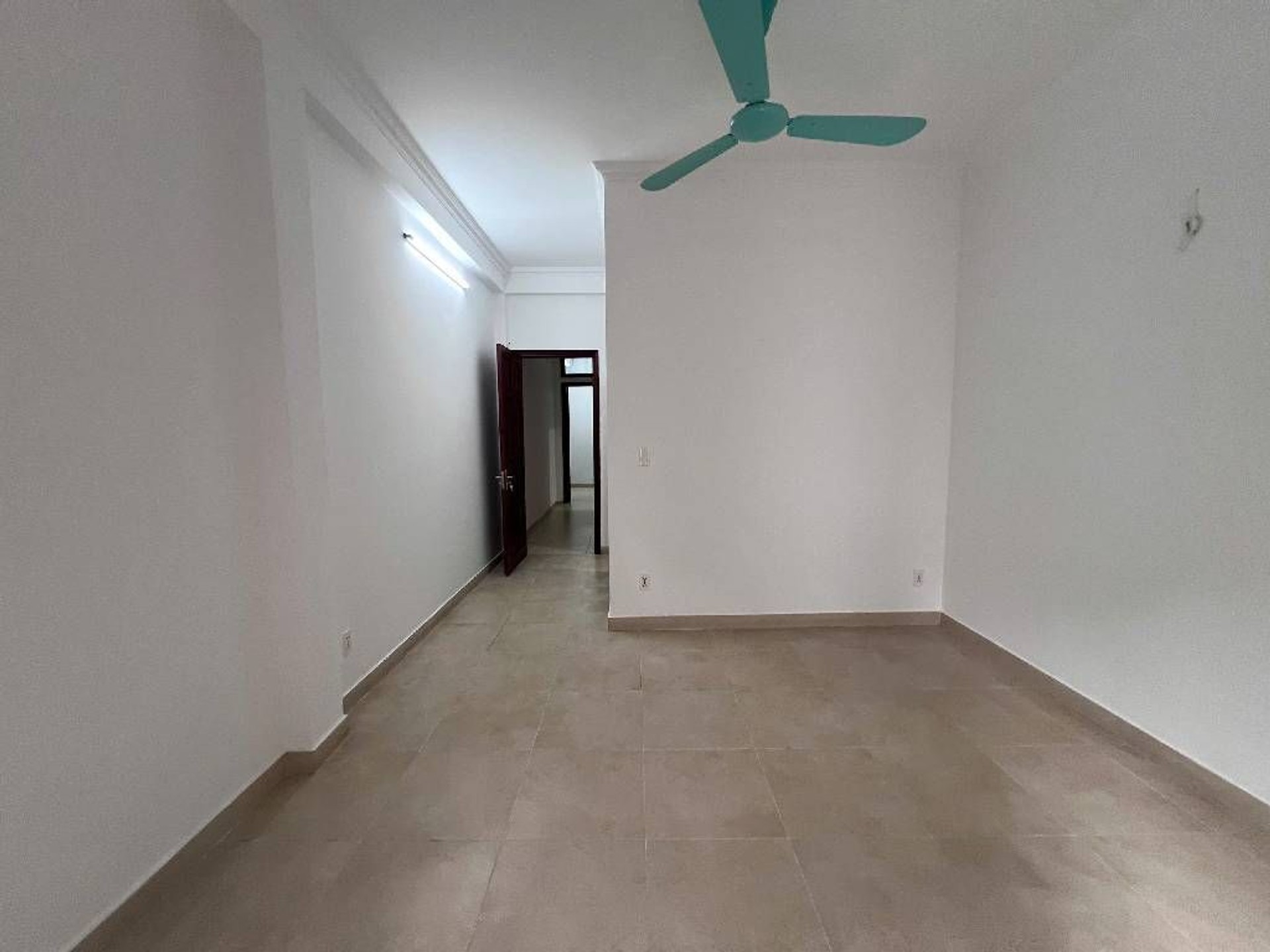 Bán nhà Nguyễn Ngọc Vũ - diện tích 57m2 5 tầng - Ô TÔ TRÁNH - giá 28,8 tỷ