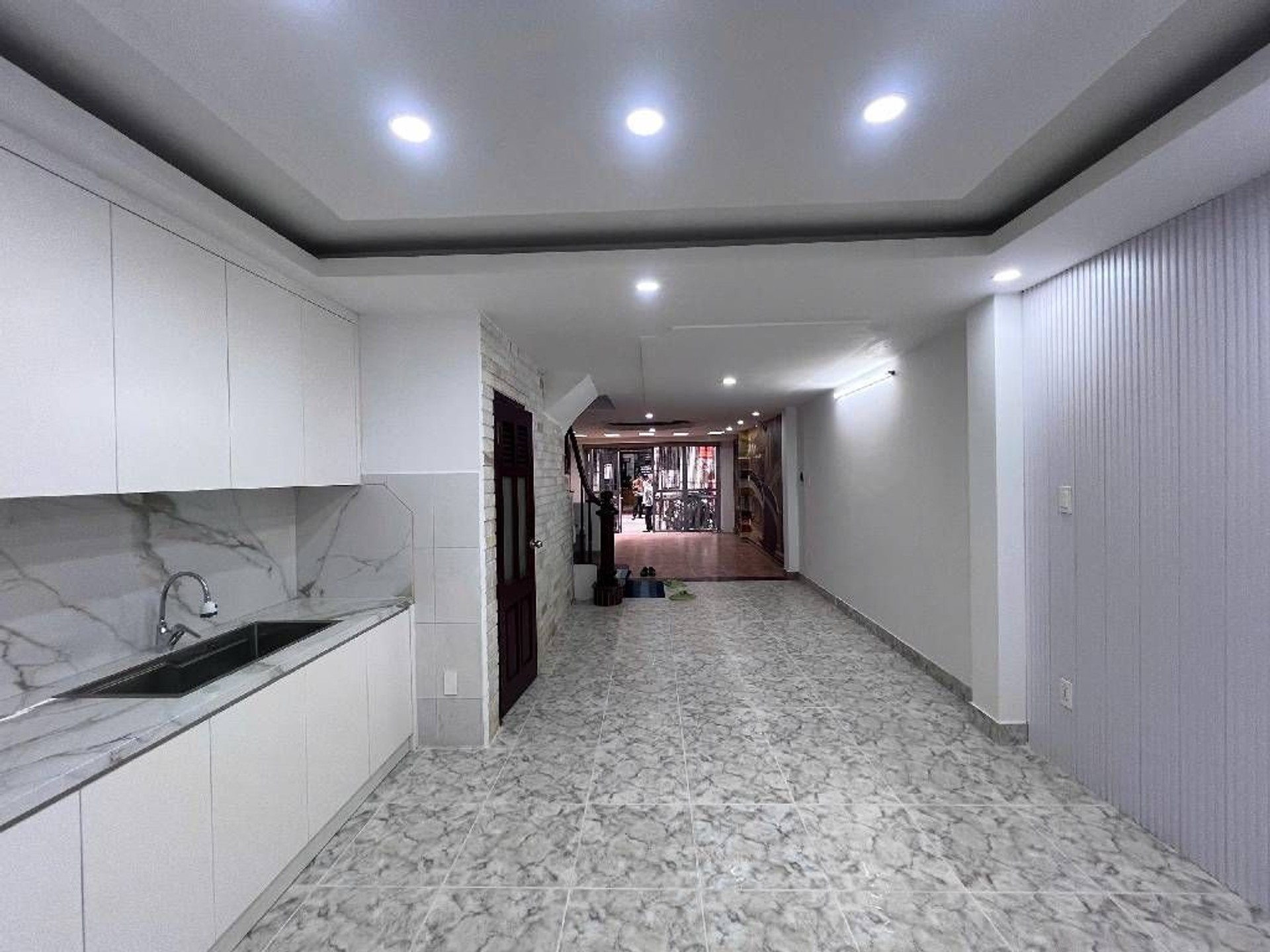 Bán nhà Nguyễn Ngọc Vũ - diện tích 57m2 5 tầng - Ô TÔ TRÁNH - giá 28,8 tỷ