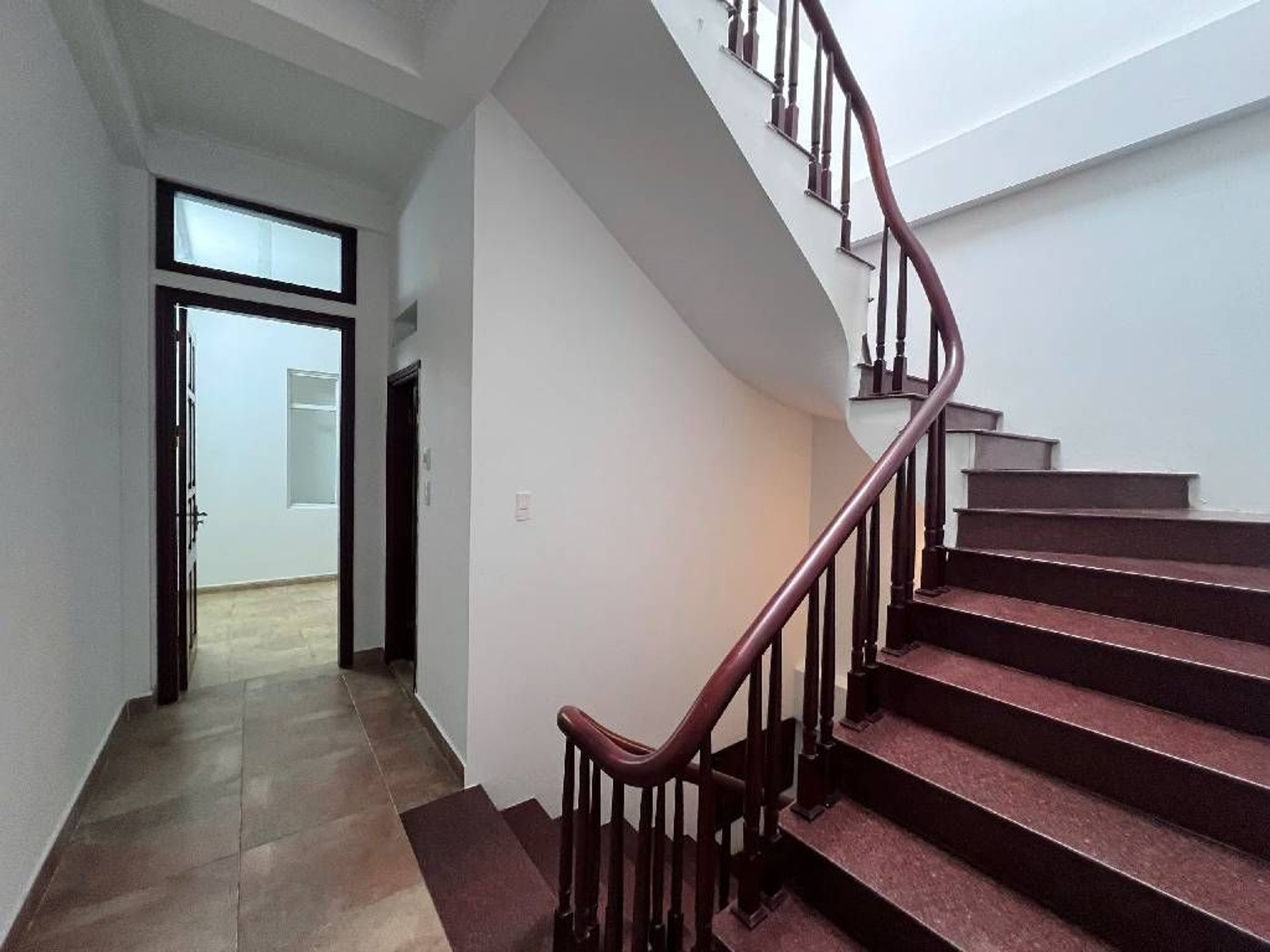 Bán nhà Nguyễn Ngọc Vũ - diện tích 57m2 5 tầng - Ô TÔ TRÁNH - giá 28,8 tỷ