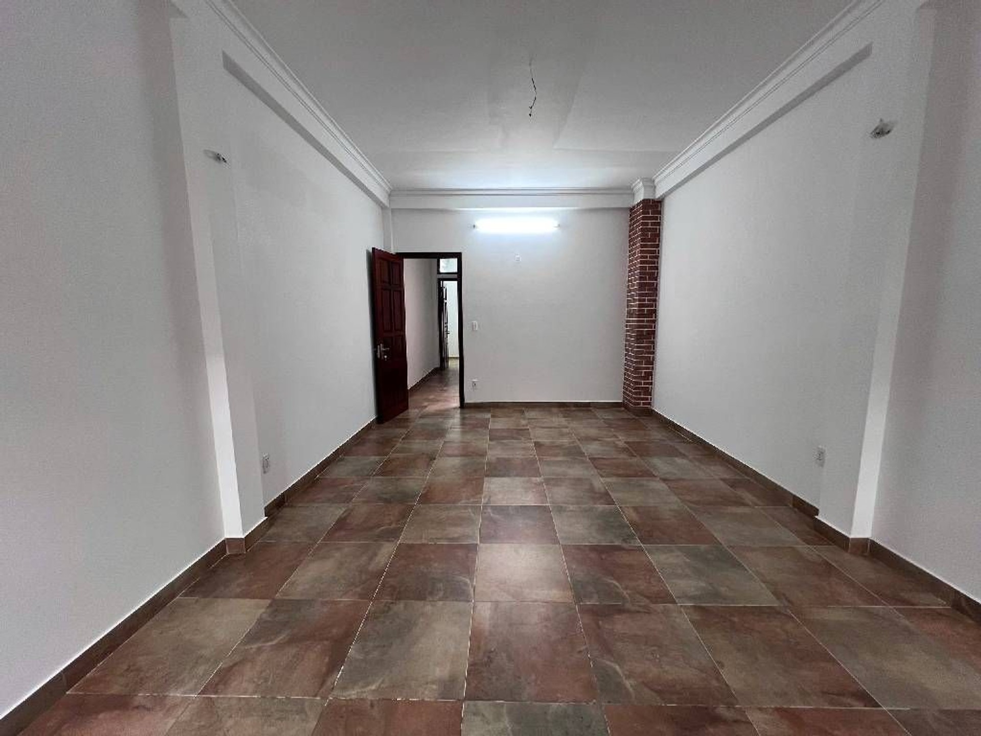 Bán nhà Nguyễn Ngọc Vũ - diện tích 57m2 5 tầng - Ô TÔ TRÁNH - giá 28,8 tỷ