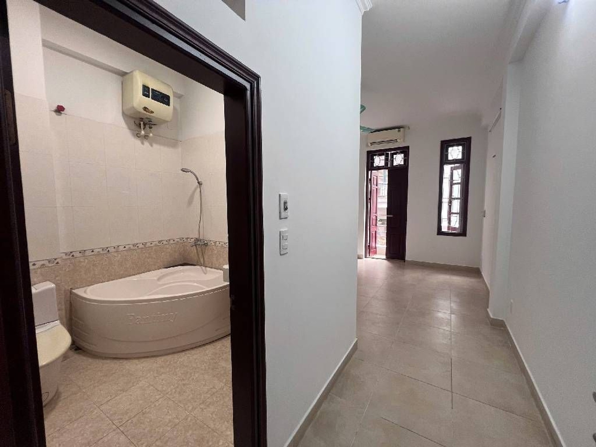 Bán nhà Nguyễn Ngọc Vũ - diện tích 57m2 5 tầng - Ô TÔ TRÁNH - giá 28,8 tỷ