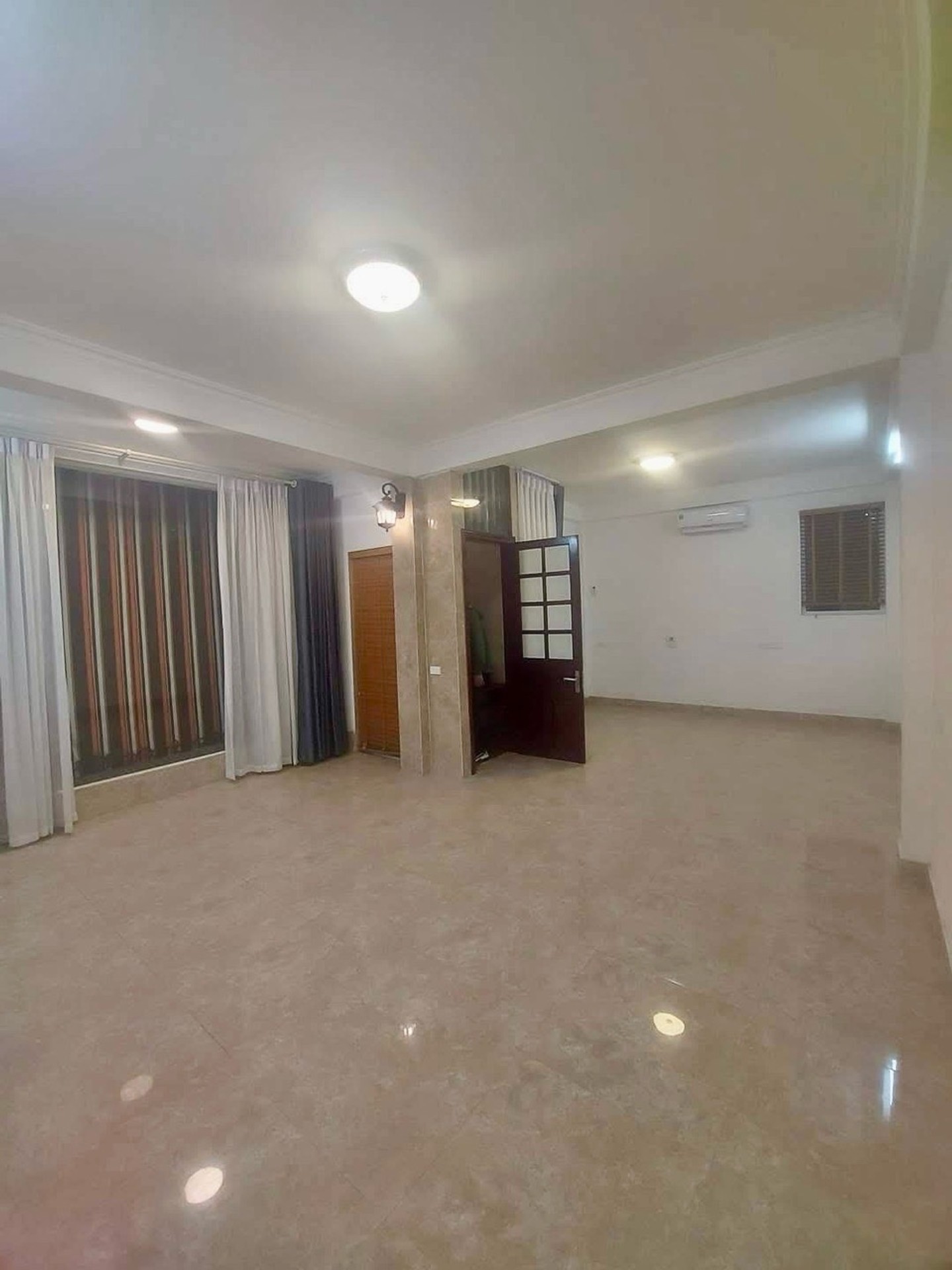 Bán nhà Lê Đại Hành - diện tích 40m2 5 tầng - Ô tô thông - giá 11,5 tỷ