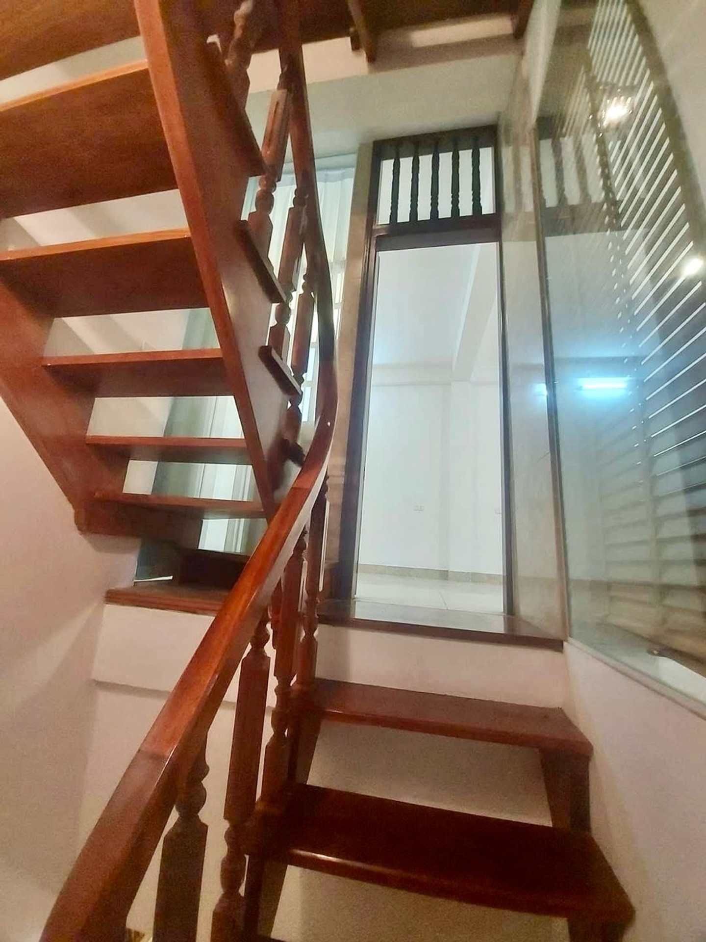 Bán nhà Lê Đại Hành - diện tích 40m2 5 tầng - Ô tô thông - giá 11,5 tỷ
