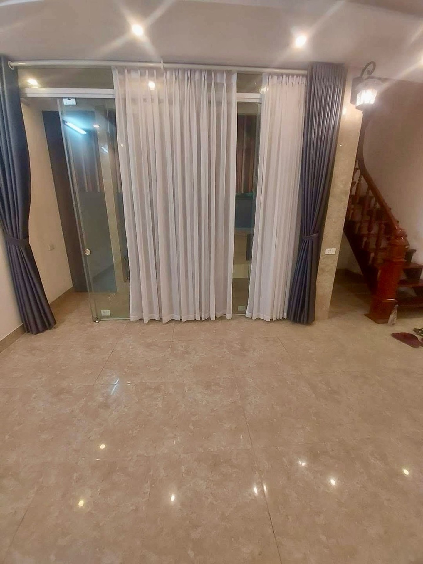 Bán nhà Lê Đại Hành - diện tích 40m2 5 tầng - Ô tô thông - giá 11,5 tỷ