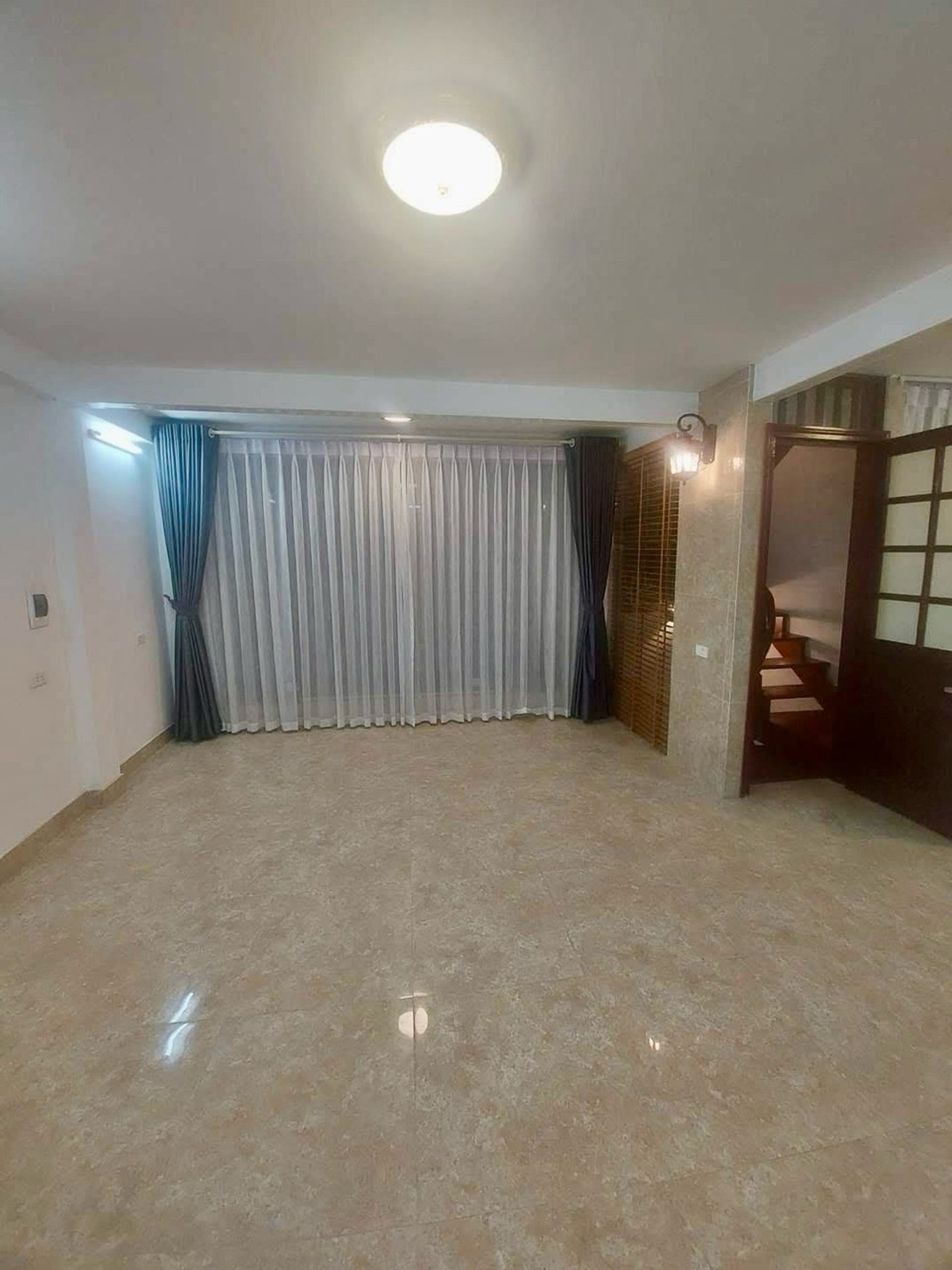 Bán nhà Lê Đại Hành - diện tích 40m2 5 tầng - Ô tô thông - giá 11,5 tỷ