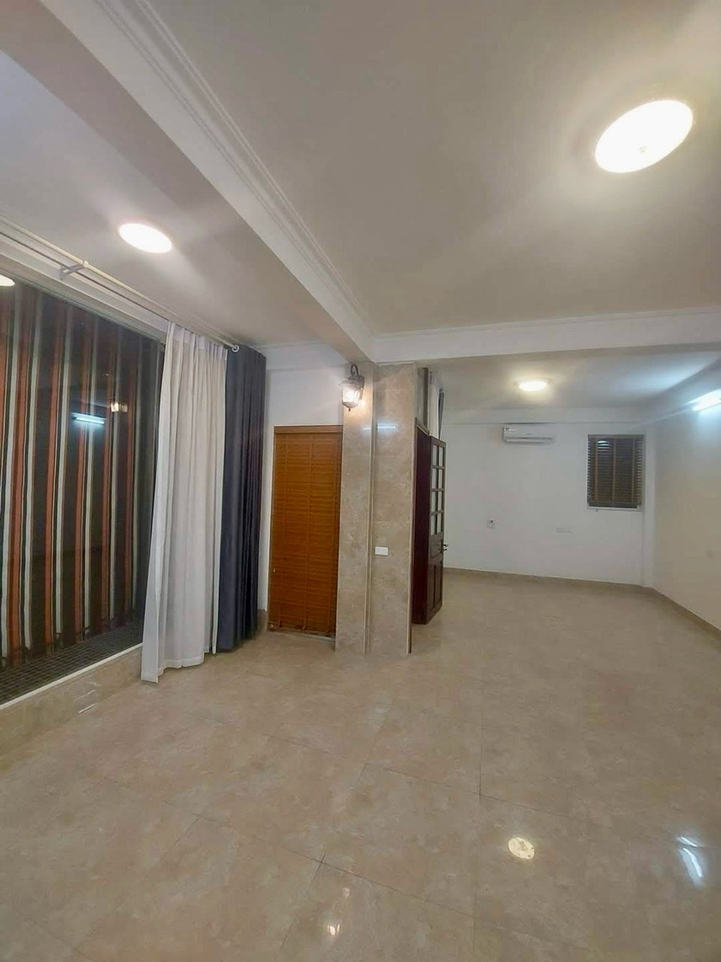 Bán nhà Lê Đại Hành - diện tích 40m2 5 tầng - Ô tô thông - giá 11,5 tỷ