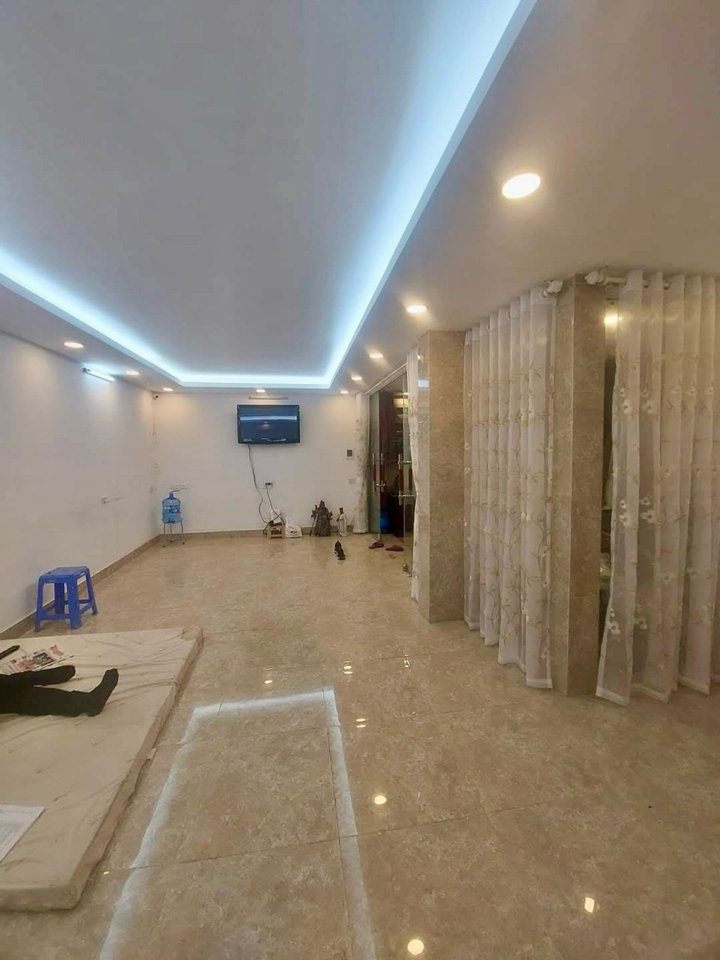 Bán nhà Lê Đại Hành - diện tích 40m2 5 tầng - Ô tô thông - giá 11,5 tỷ