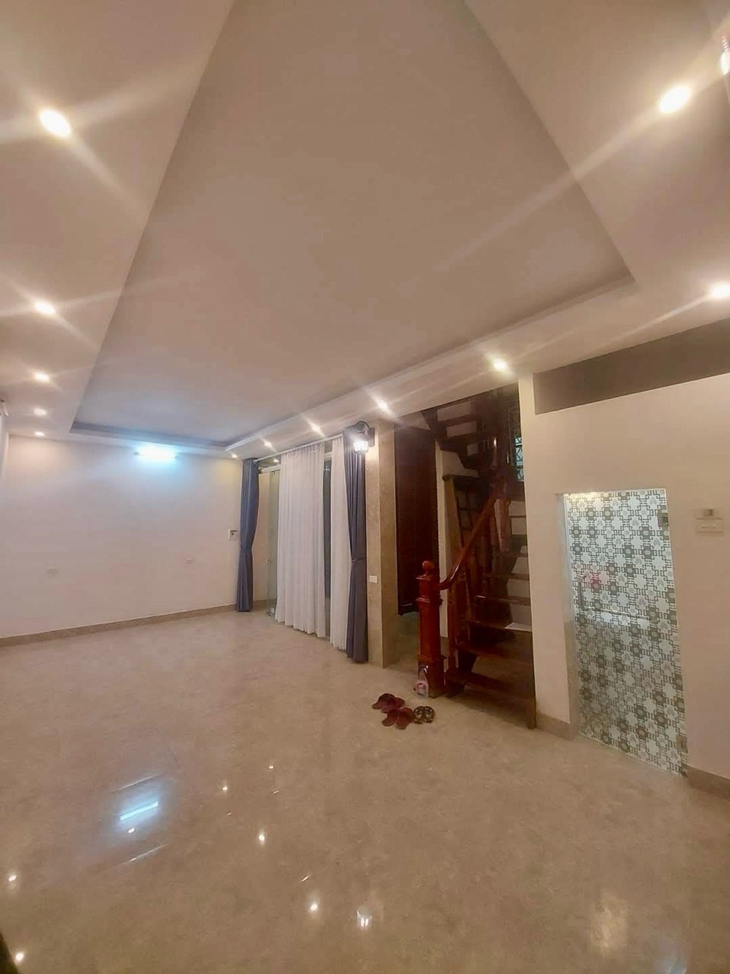 Bán nhà Lê Đại Hành - diện tích 40m2 5 tầng - Ô tô thông - giá 11,5 tỷ