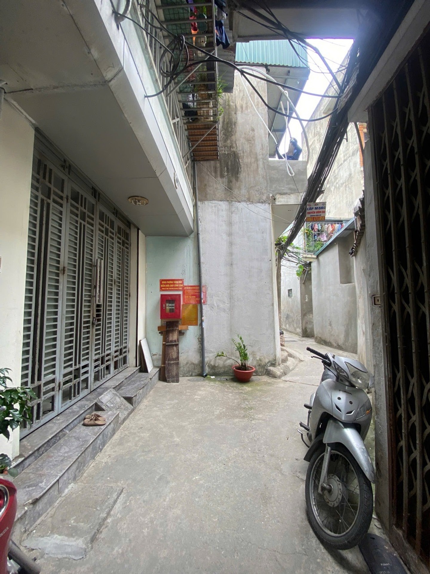 Bán nhà Trương Định - diện tích 36m2 2 tầng - Ngõ thông, ô tô quay đầu - giá 3,3 tỷ
