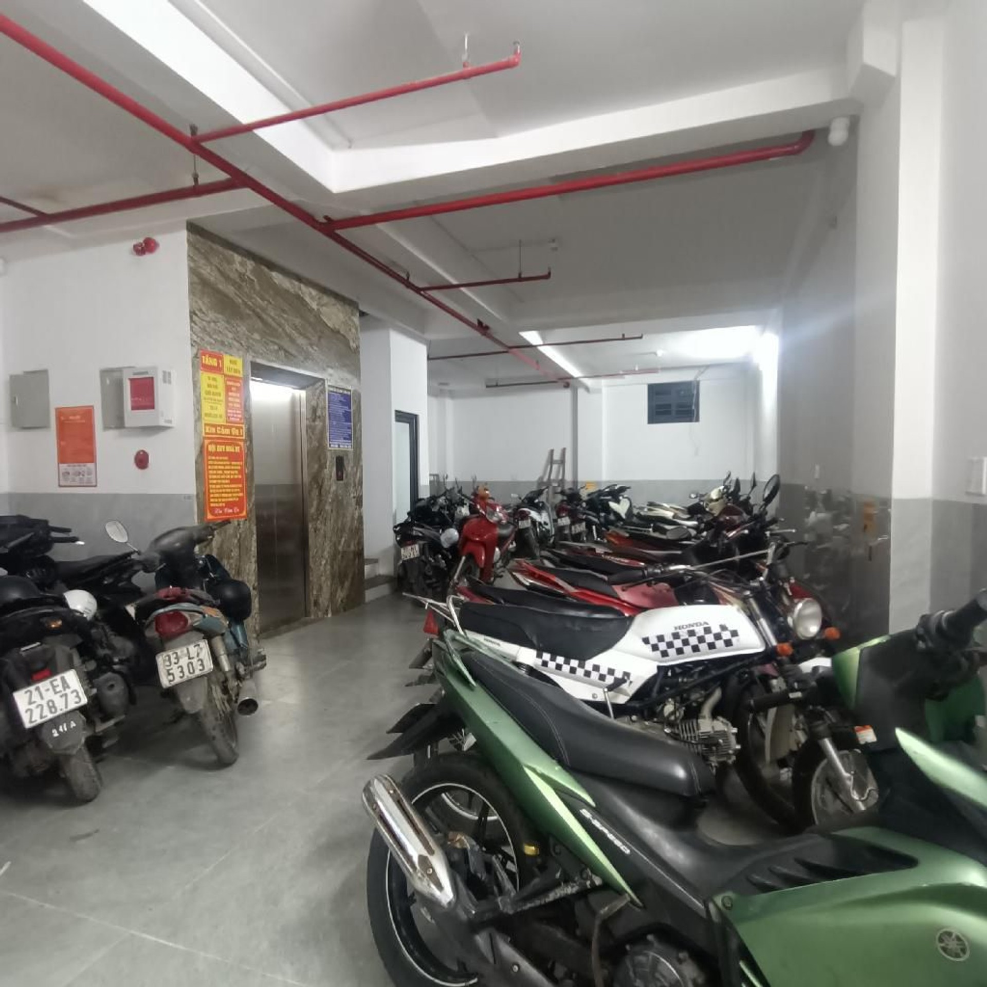 Bán nhà Triều Khúc - diện tích 95m2 8 tầng - ô tô đỗ cửa - giá 32 tỷ