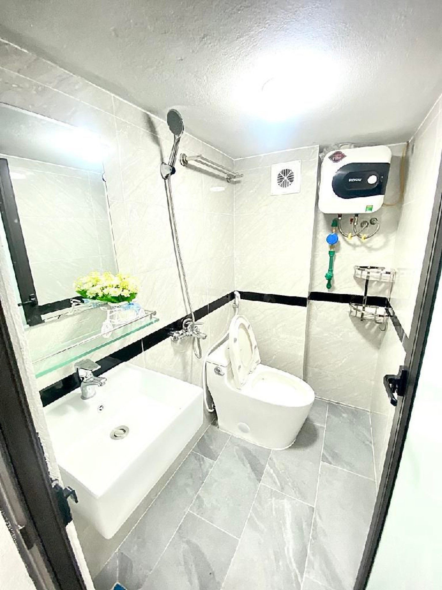 Bán nhà Triều Khúc - diện tích 95m2 8 tầng - ô tô đỗ cửa - giá 32 tỷ