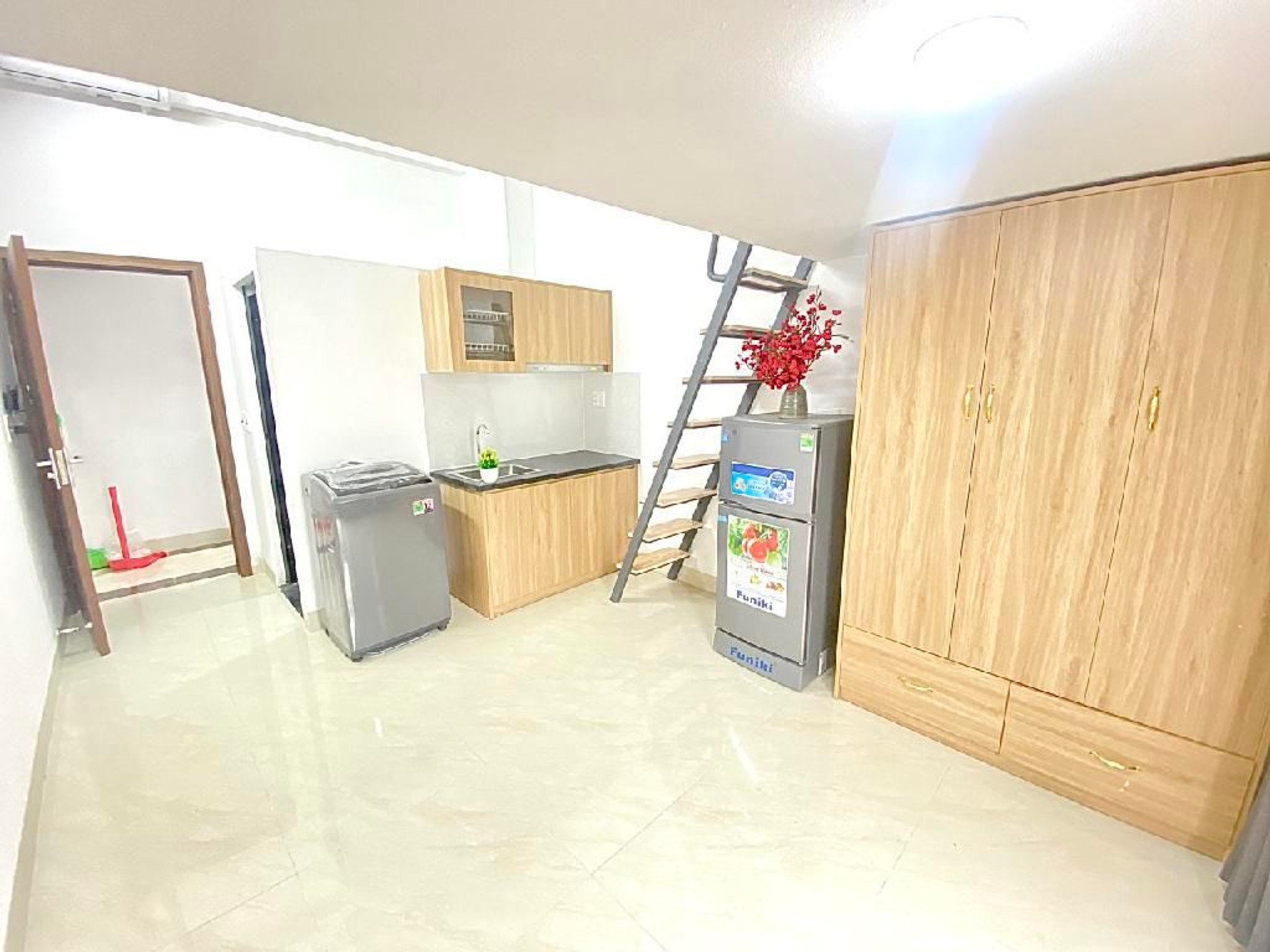 Bán nhà Triều Khúc - diện tích 95m2 8 tầng - ô tô đỗ cửa - giá 32 tỷ