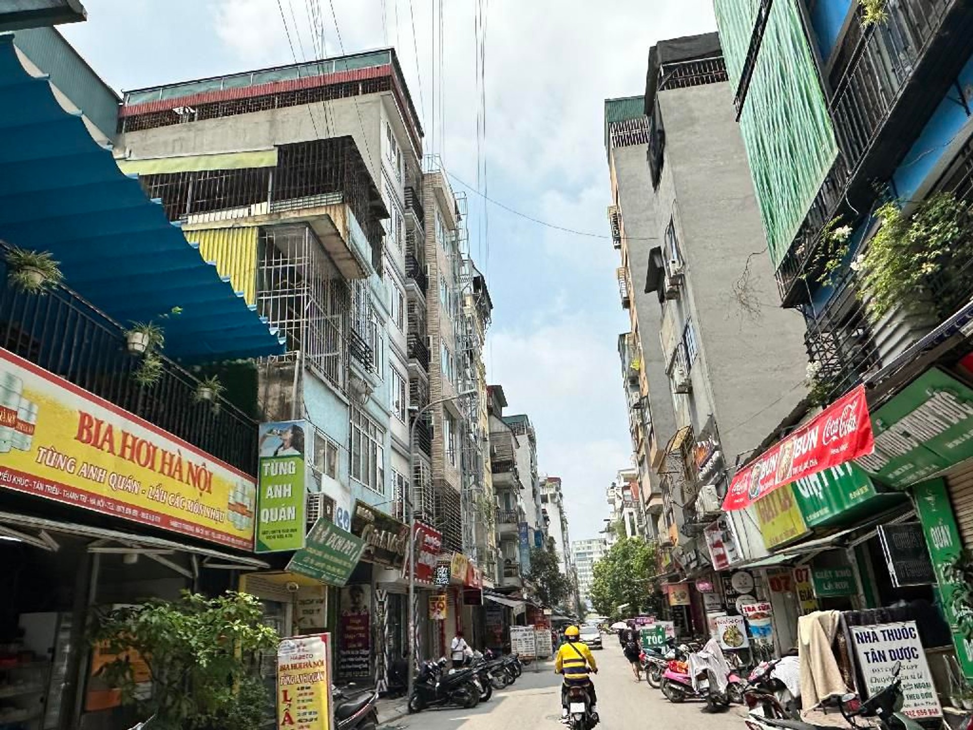 Bán nhà Triều Khúc - diện tích 95m2 8 tầng - ô tô đỗ cửa - giá 32 tỷ