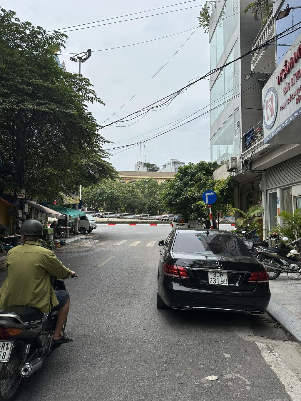 Bán nhà Đại Cổ Việt - diện tích 66m2 3 tầng - MẶT PHỐ KINH DOANH SẦM UẤT - giá 70 tỷ