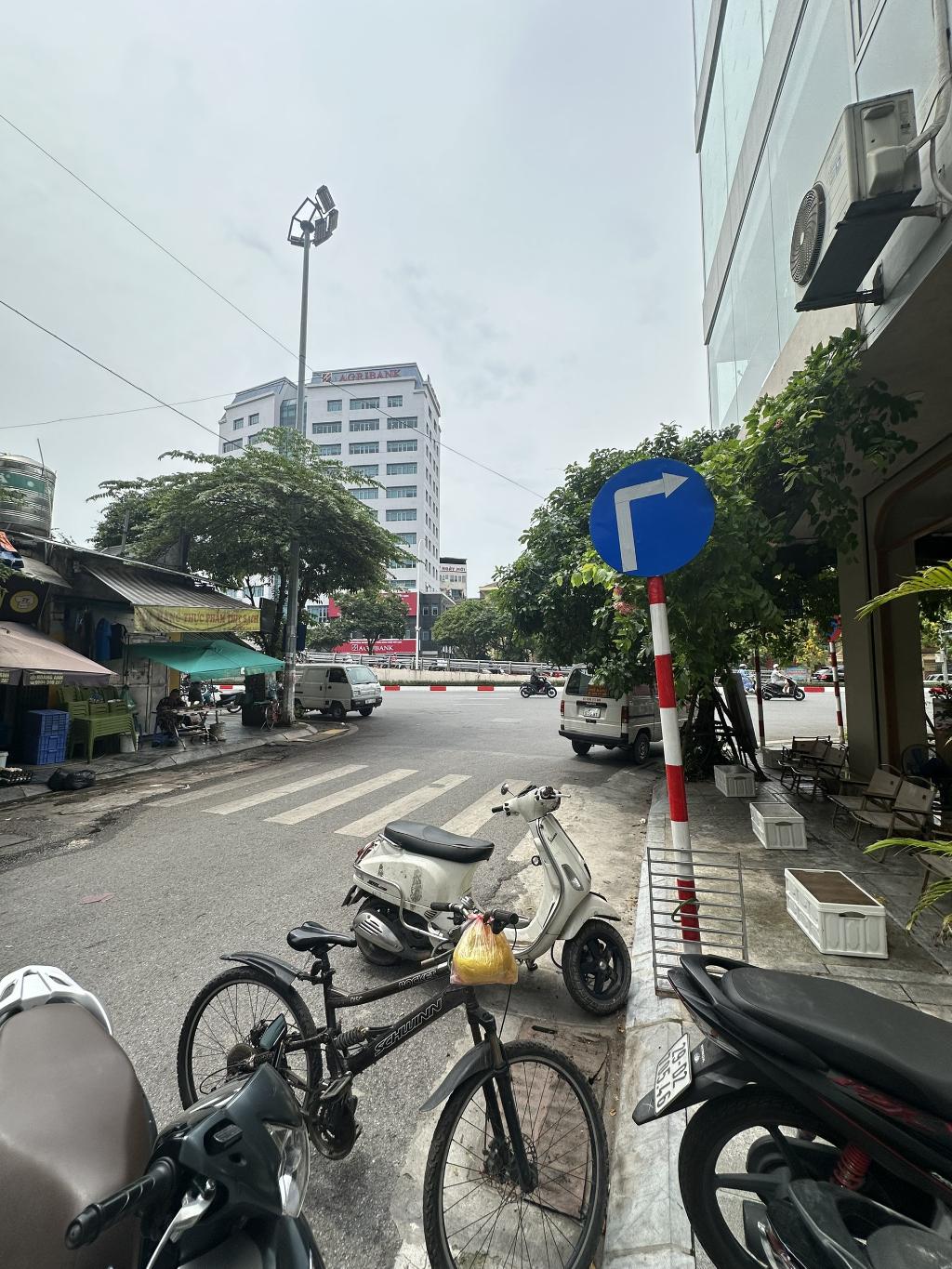 Bán nhà Đại Cổ Việt - diện tích 66m2 3 tầng - MẶT PHỐ KINH DOANH SẦM UẤT - giá 70 tỷ