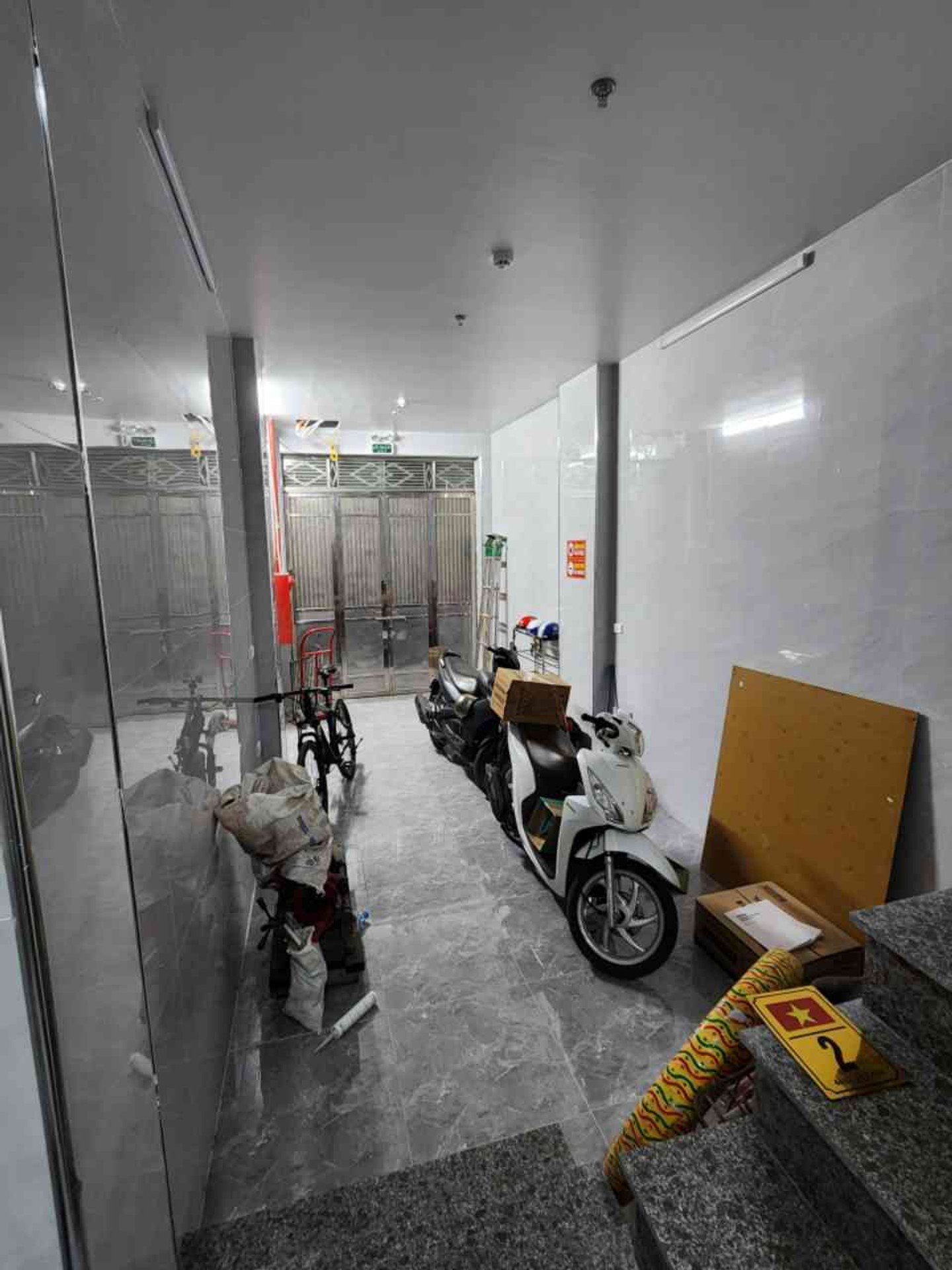 Bán nhà Vũ Hữu - diện tích 46m2 6 tầng - 2 mặt thoáng - giá 12,5 tỷ