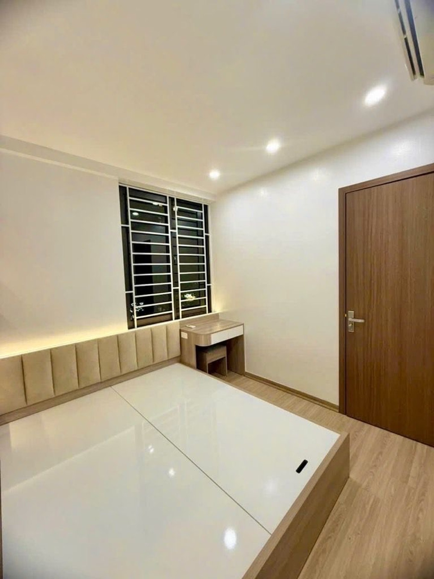 Bán nhà CT1 A1 - diện tích 45m2 3 tầng - Căn hộ chung cư nhỏ xinh - giá 4,8 tỷ