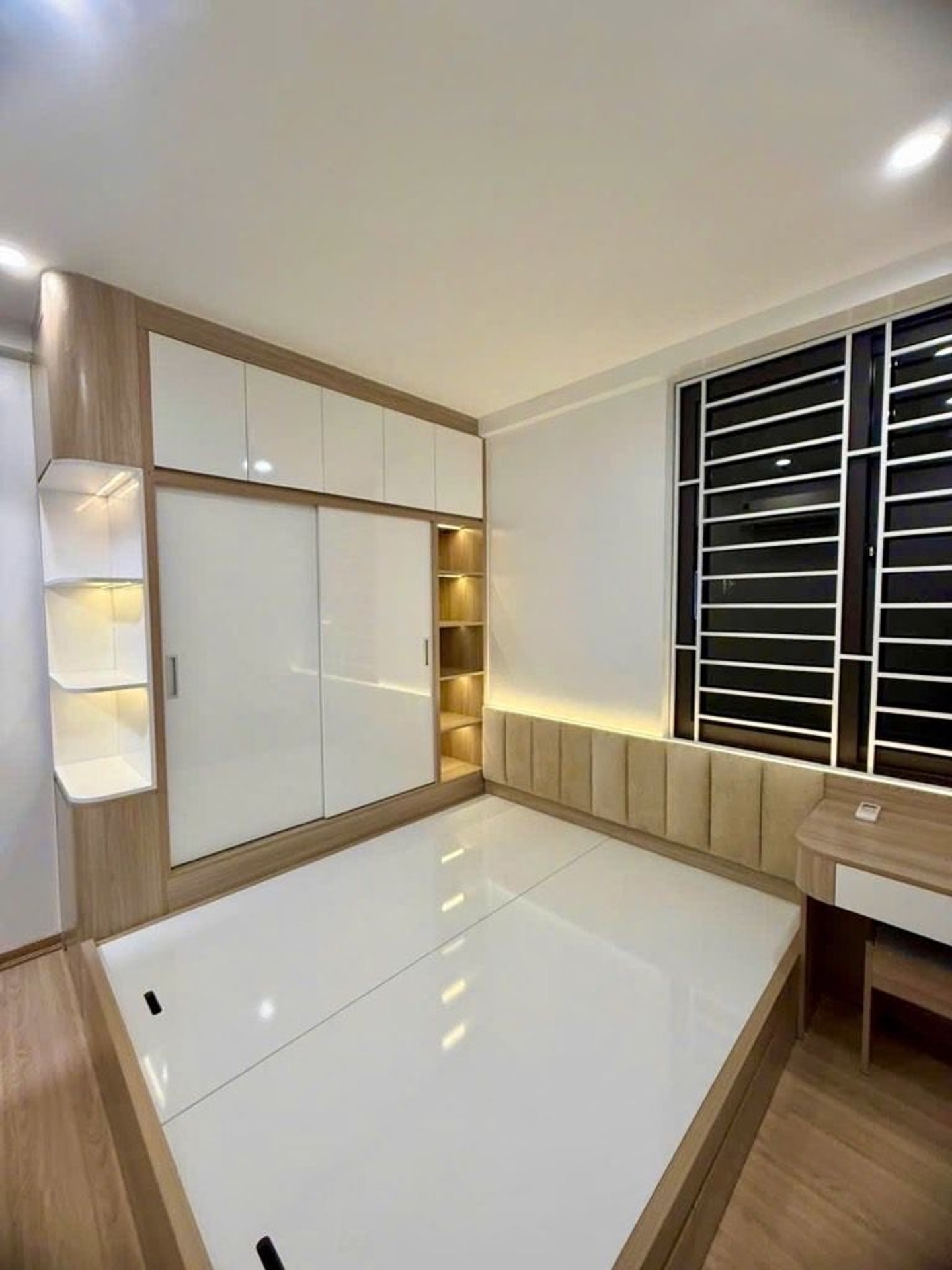 Bán nhà CT1 A1 - diện tích 45m2 3 tầng - Căn hộ chung cư nhỏ xinh - giá 4,8 tỷ