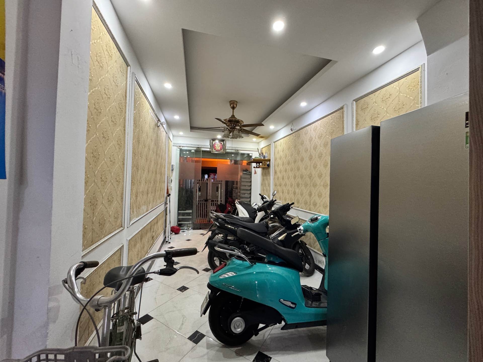 Bán nhà Lĩnh Nam - diện tích 48m2 5 tầng - ô tô tránh - giá 12 tỷ