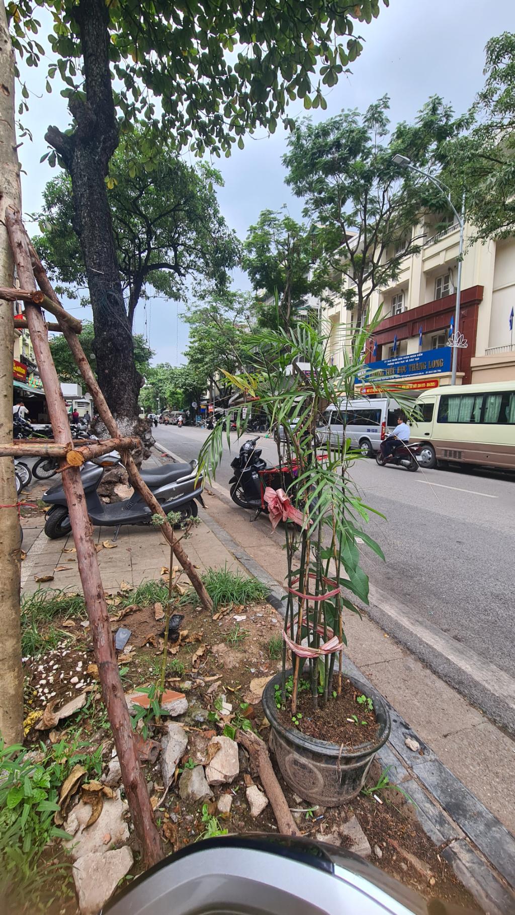 Bán nhà Phùng Hưng - diện tích 54,4m2 3 tầng - Lô góc 2 mặt thoáng - giá 33 tỷ