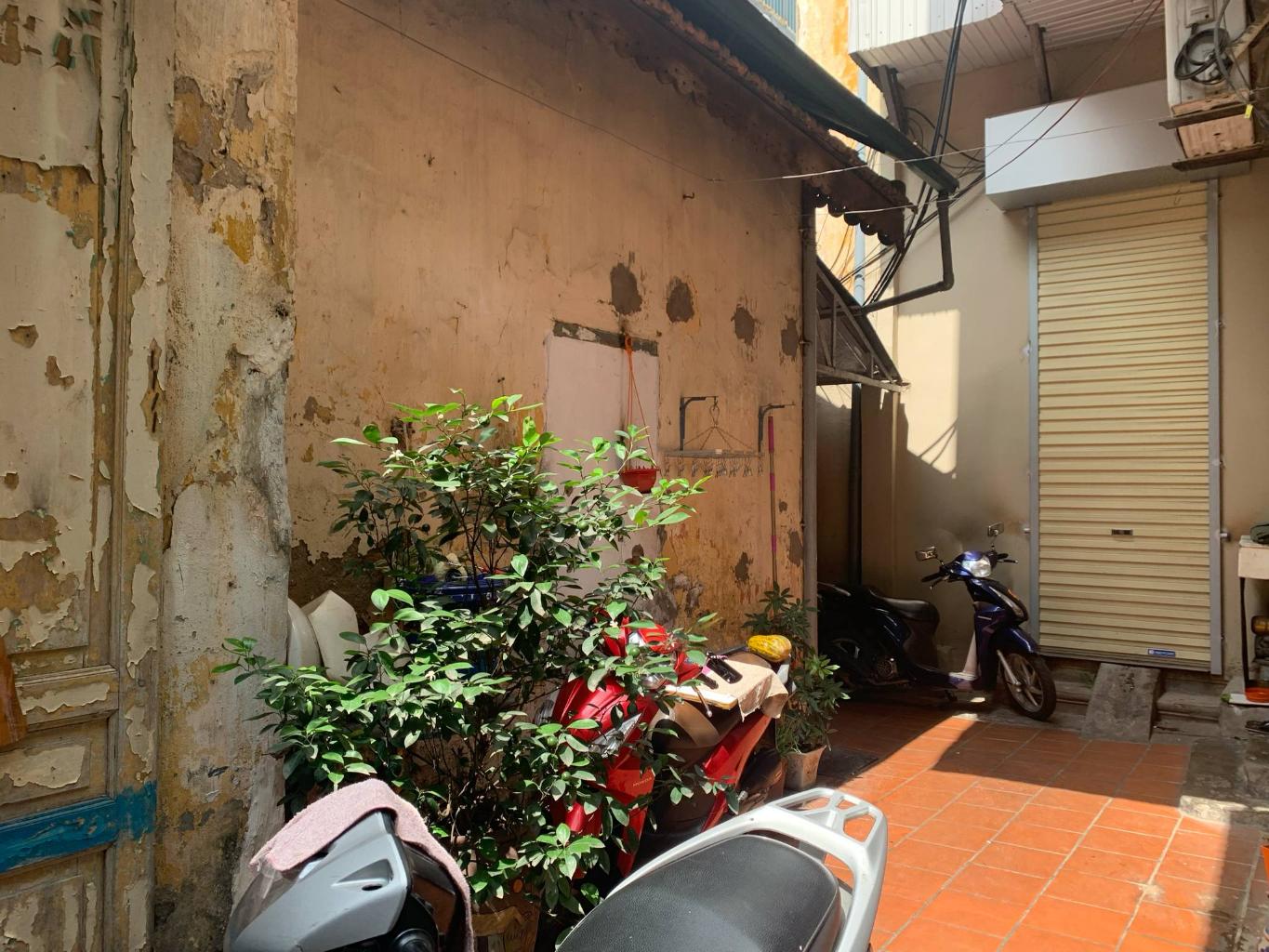 Bán nhà Phùng Hưng - diện tích 54,4m2 3 tầng - Lô góc 2 mặt thoáng - giá 33 tỷ