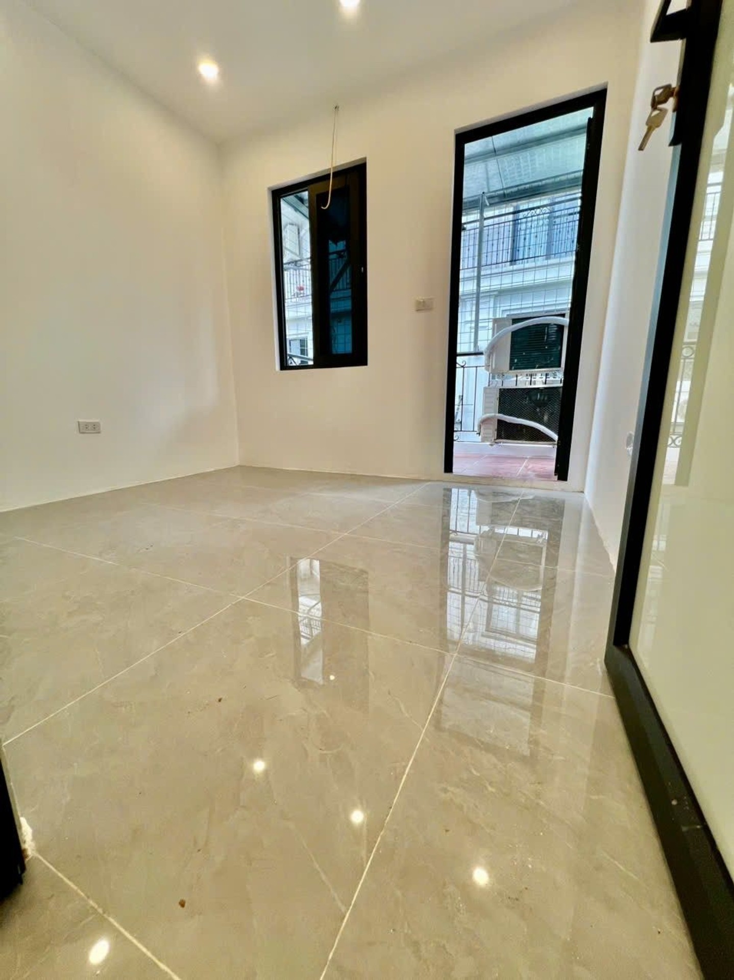 Bán nhà Thanh Nhàn - diện tích 13m2 5 tầng - Ô TÔ QUA NHÀ - giá 5,98 tỷ