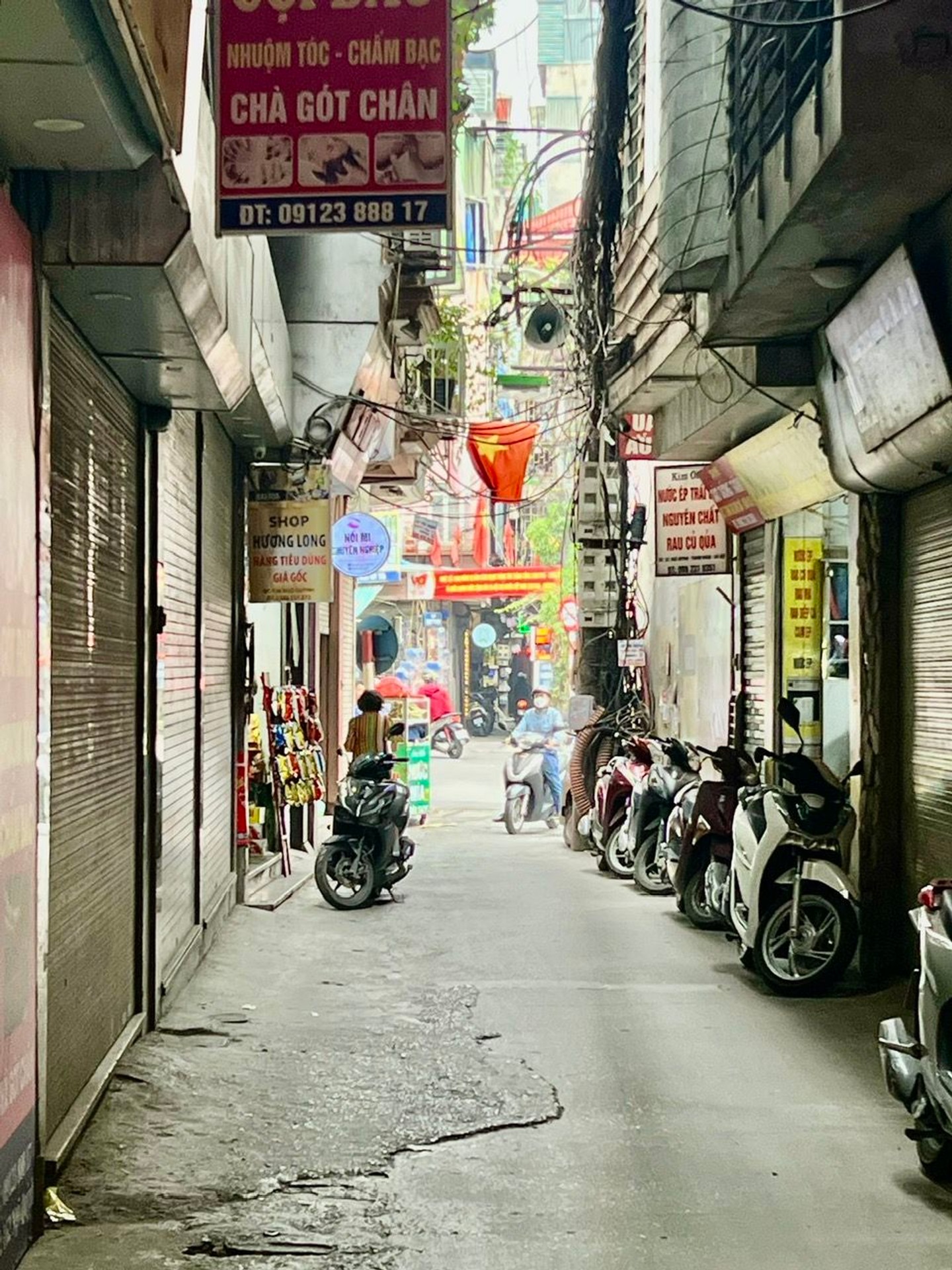 Bán nhà Thanh Nhàn - diện tích 13m2 5 tầng - Ô TÔ QUA NHÀ - giá 5,98 tỷ