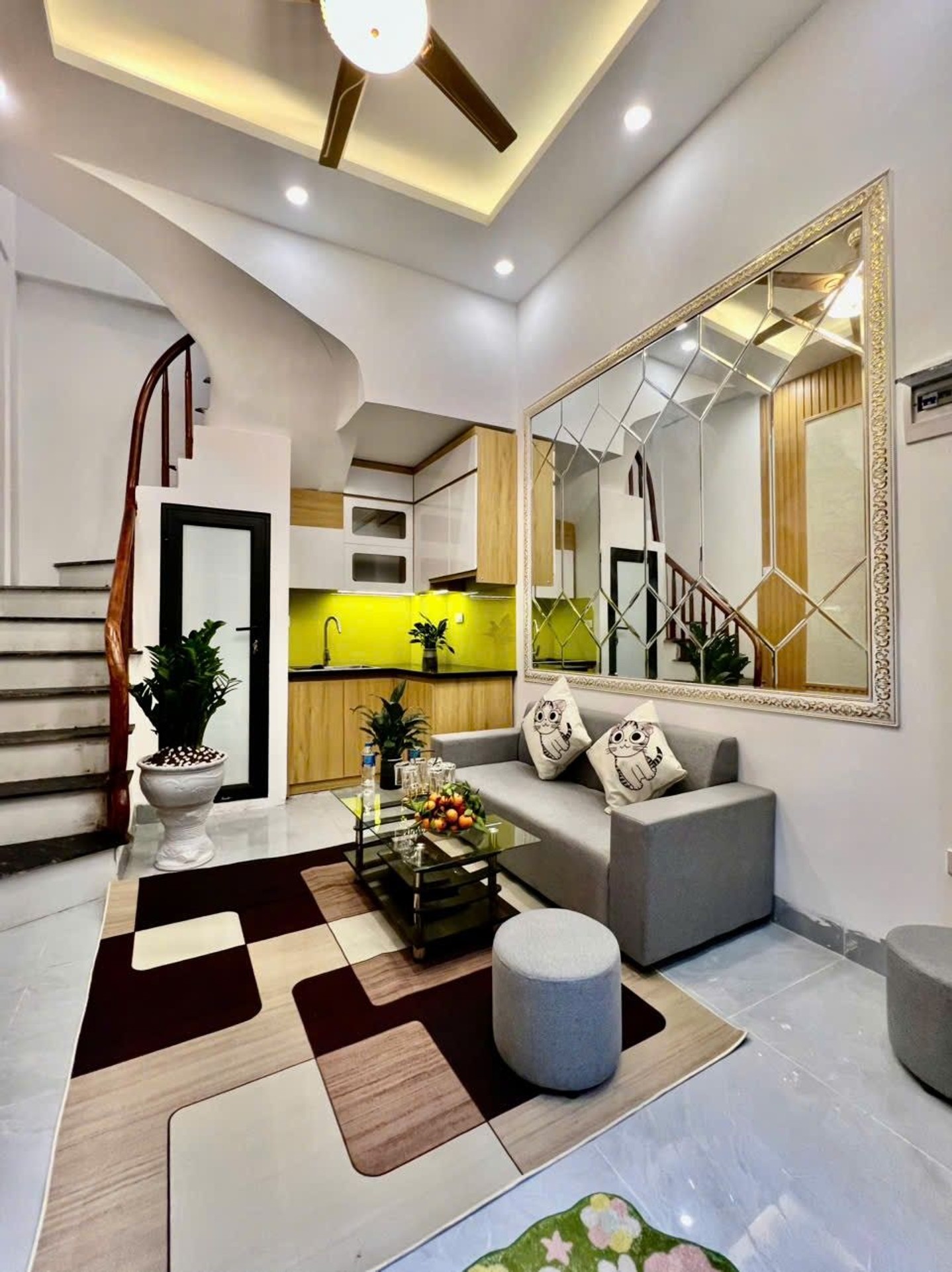 Bán nhà Thanh Nhàn - diện tích 13m2 5 tầng - Ô TÔ QUA NHÀ - giá 5,98 tỷ